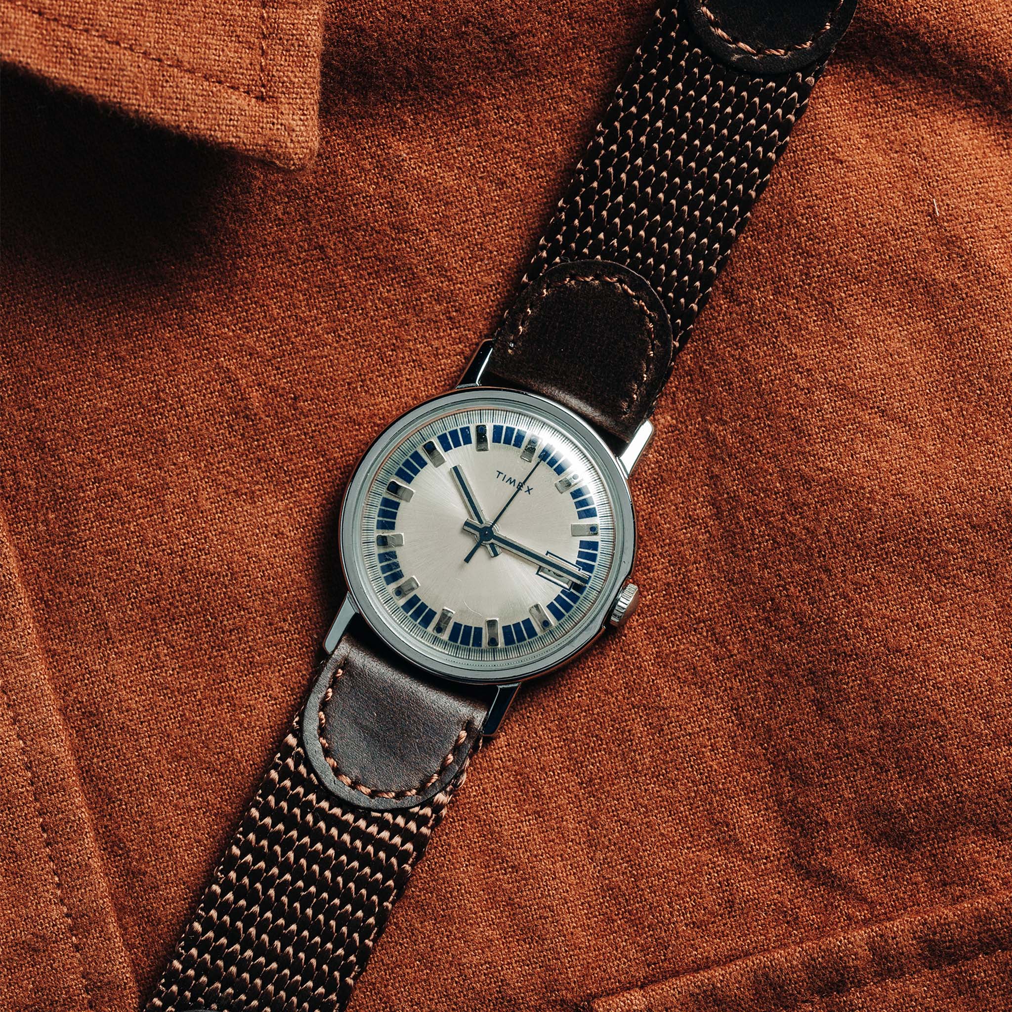 1974 Timex Mercury Calendar Silver - Image 2