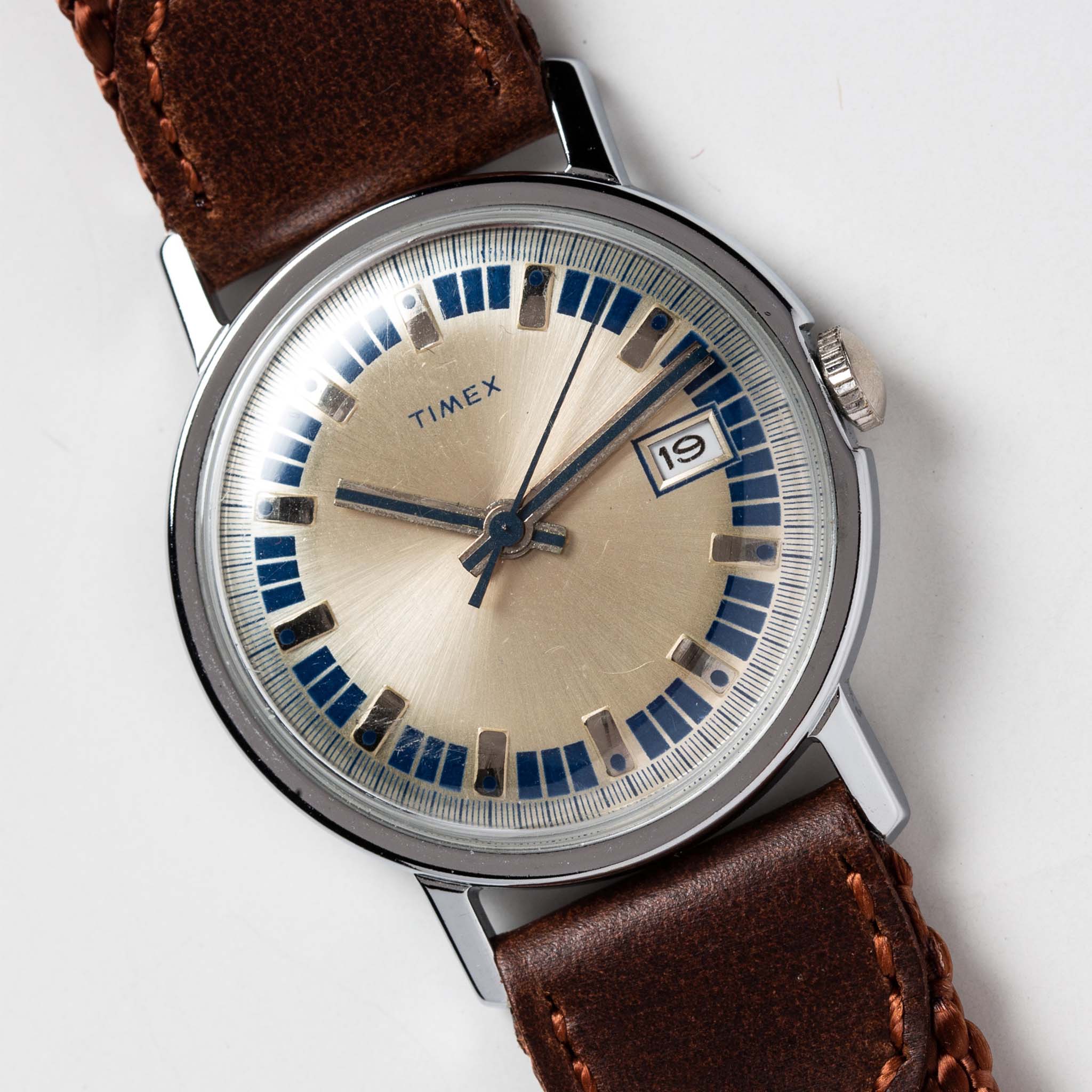 1974 Timex Mercury Calendar Silver - Image 3
