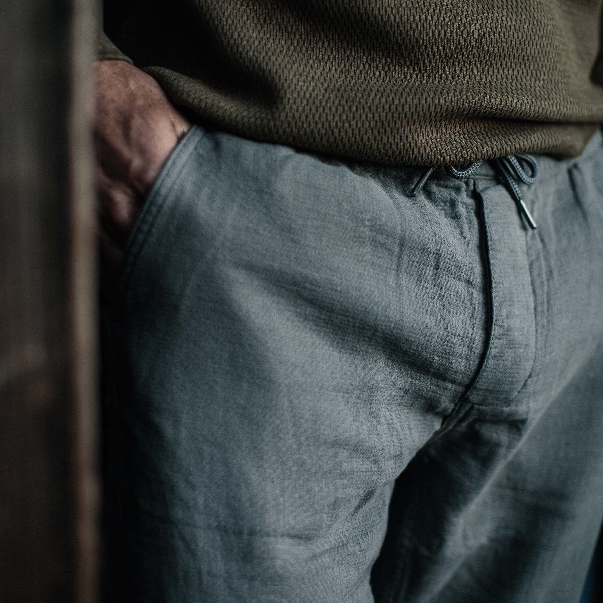 The Apres Pant in Charcoal Double Cloth ('21) - Image 3
