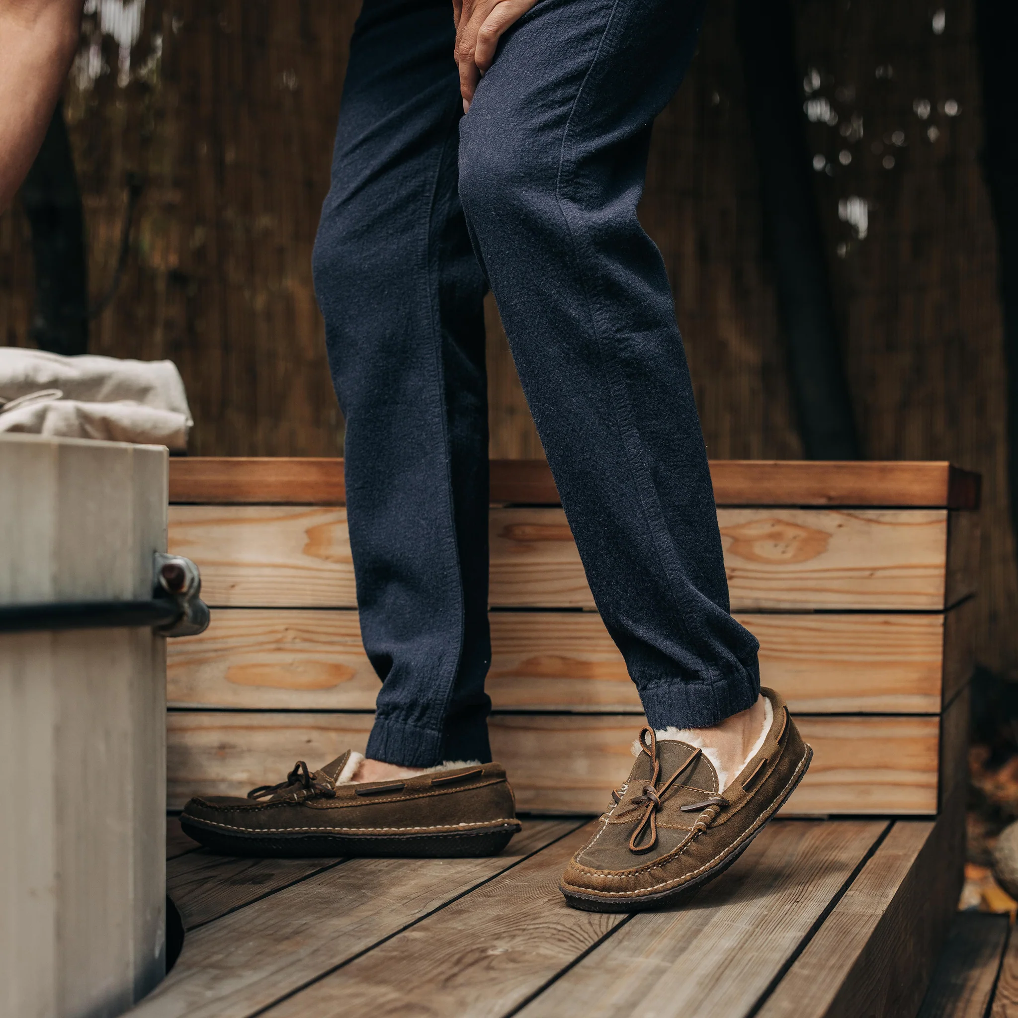 The Apres Pant in Charcoal Double Cloth - Image 3