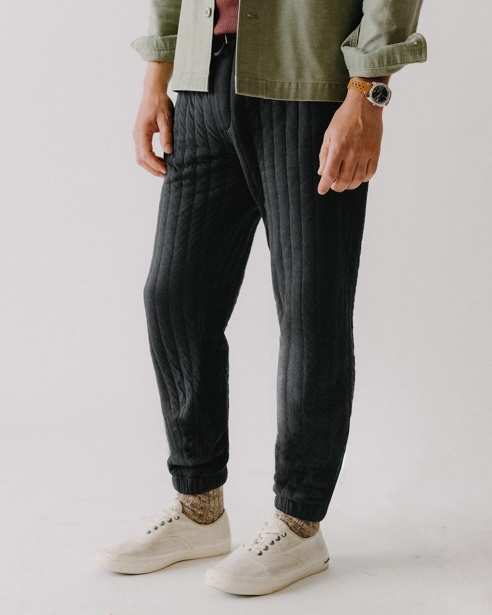 The Apres Pant in Heather Coal Quilted Jersey - Image 2