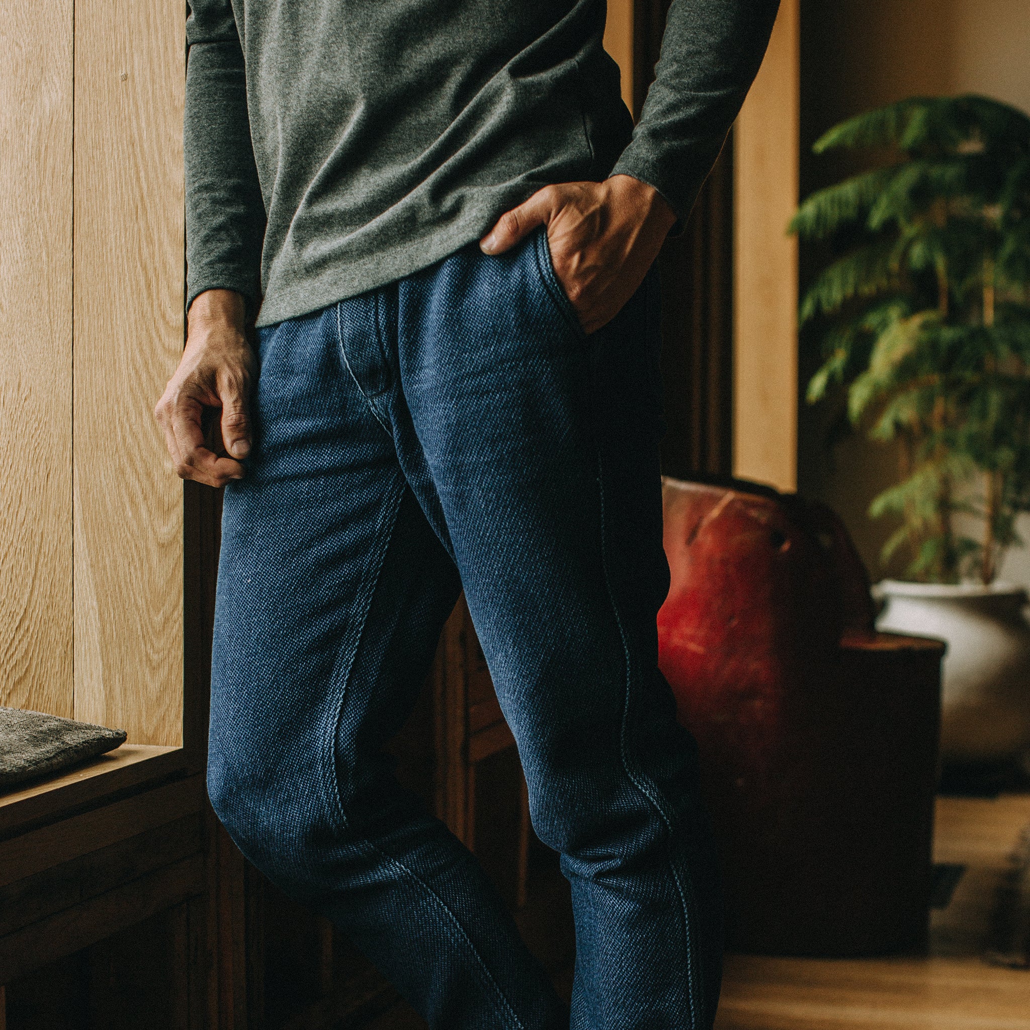 The Apres Pant in Indigo Cross Dye - Image 3
