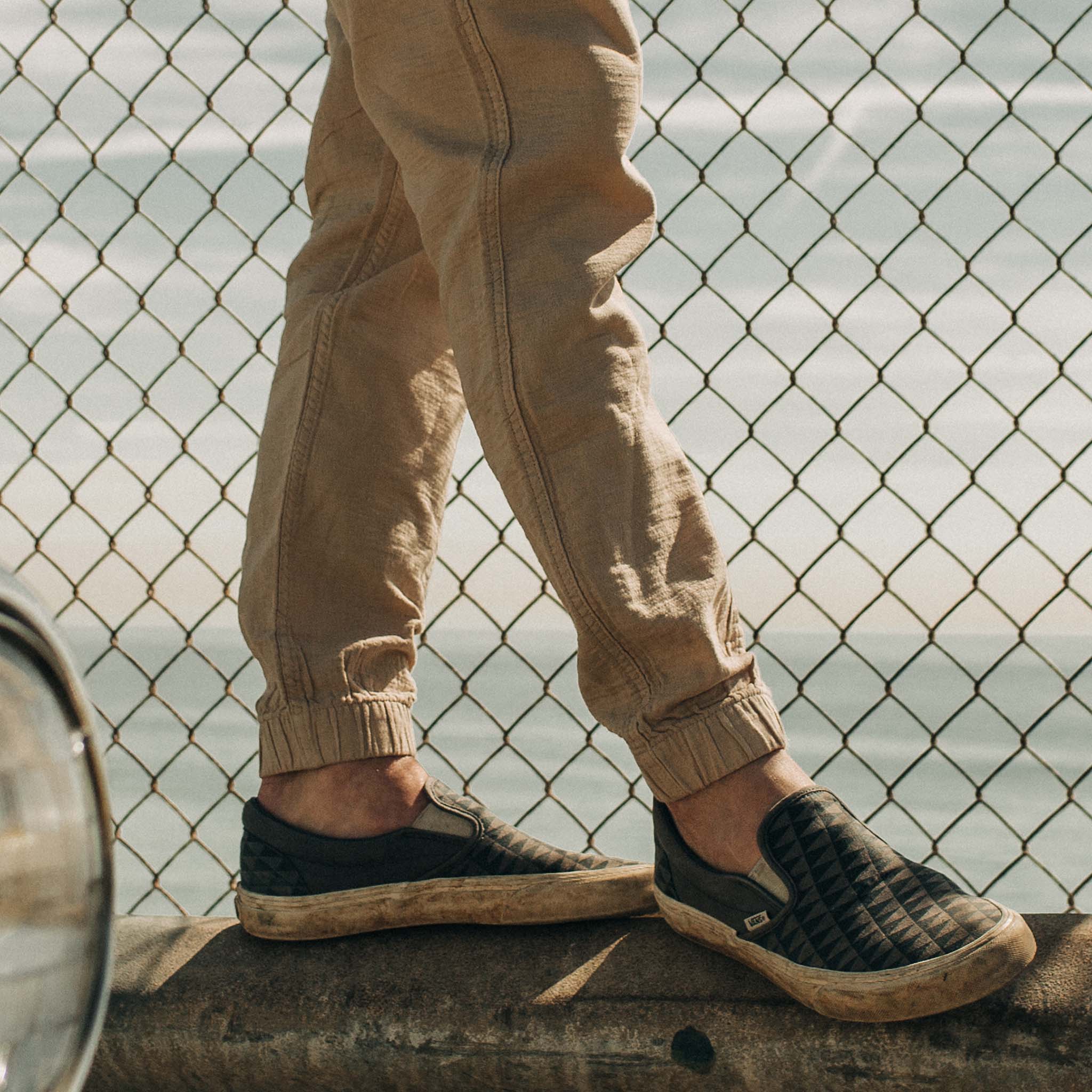 The Apres Pant in Khaki Double Cloth - Image 5