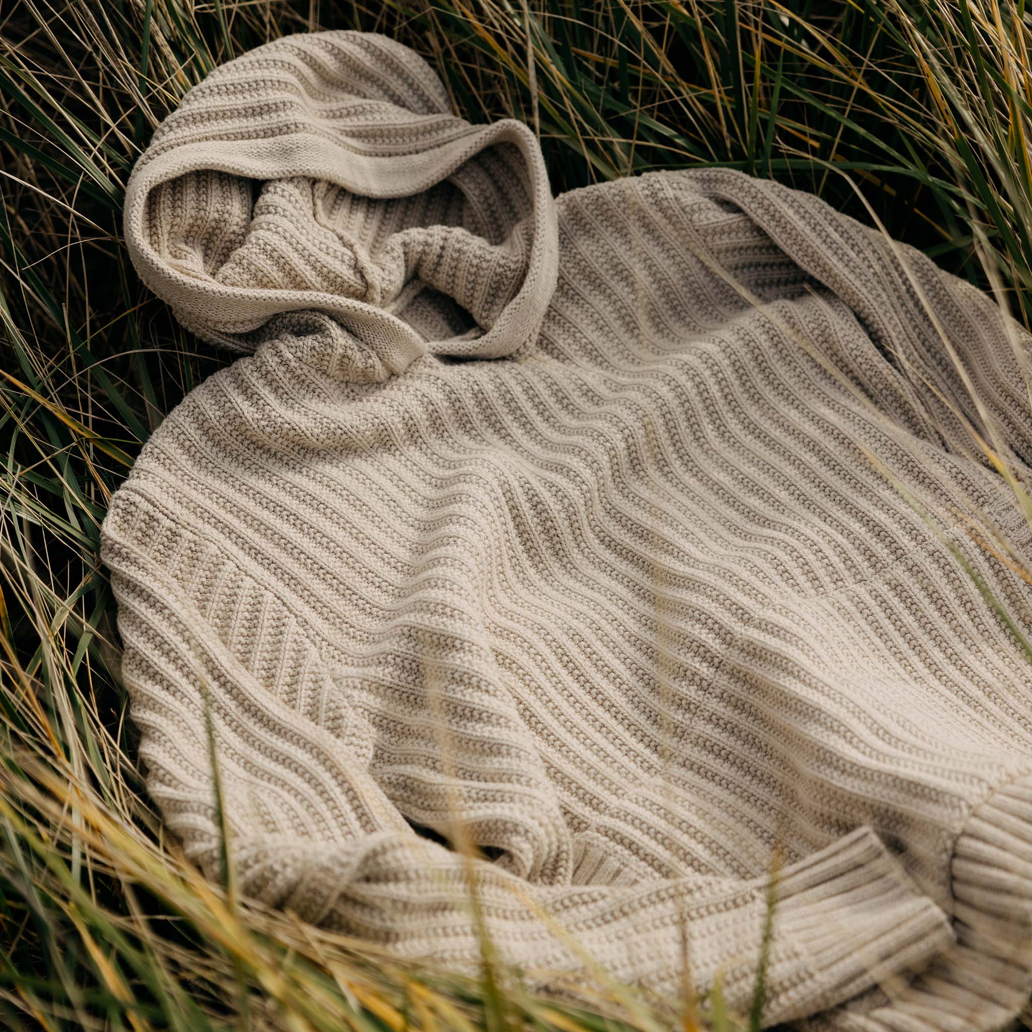 The Bryan Pullover Sweater in Flax Melange - Image 5