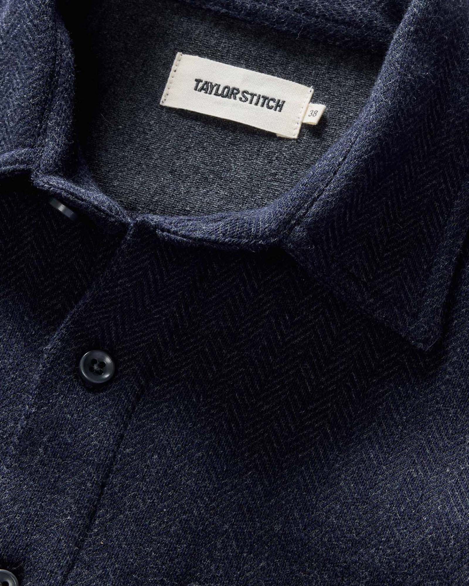 The Coastline Knit Shirt in Dark Navy - Image 5
