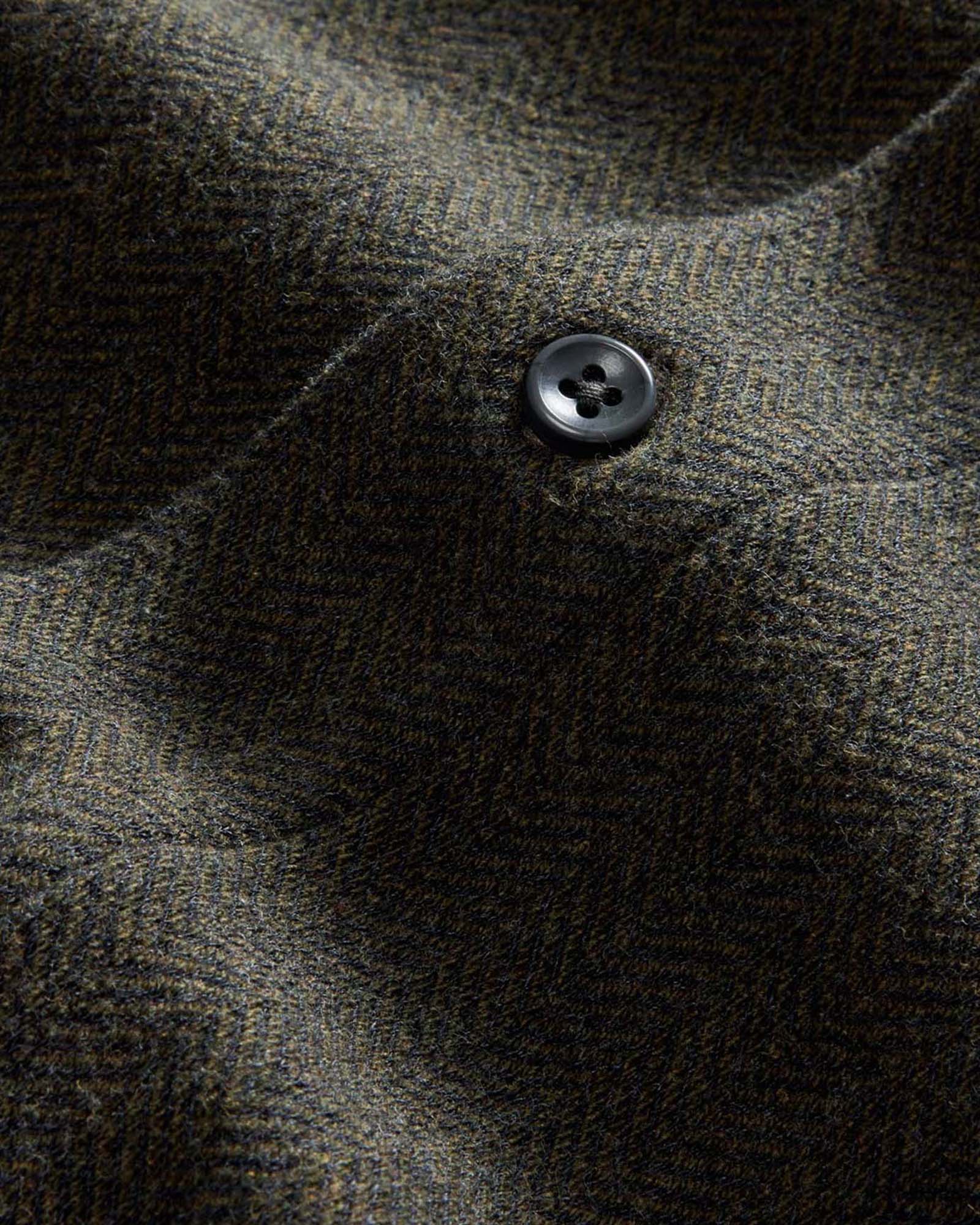 The Coastline Knit Shirt in Heather Army - Image 8