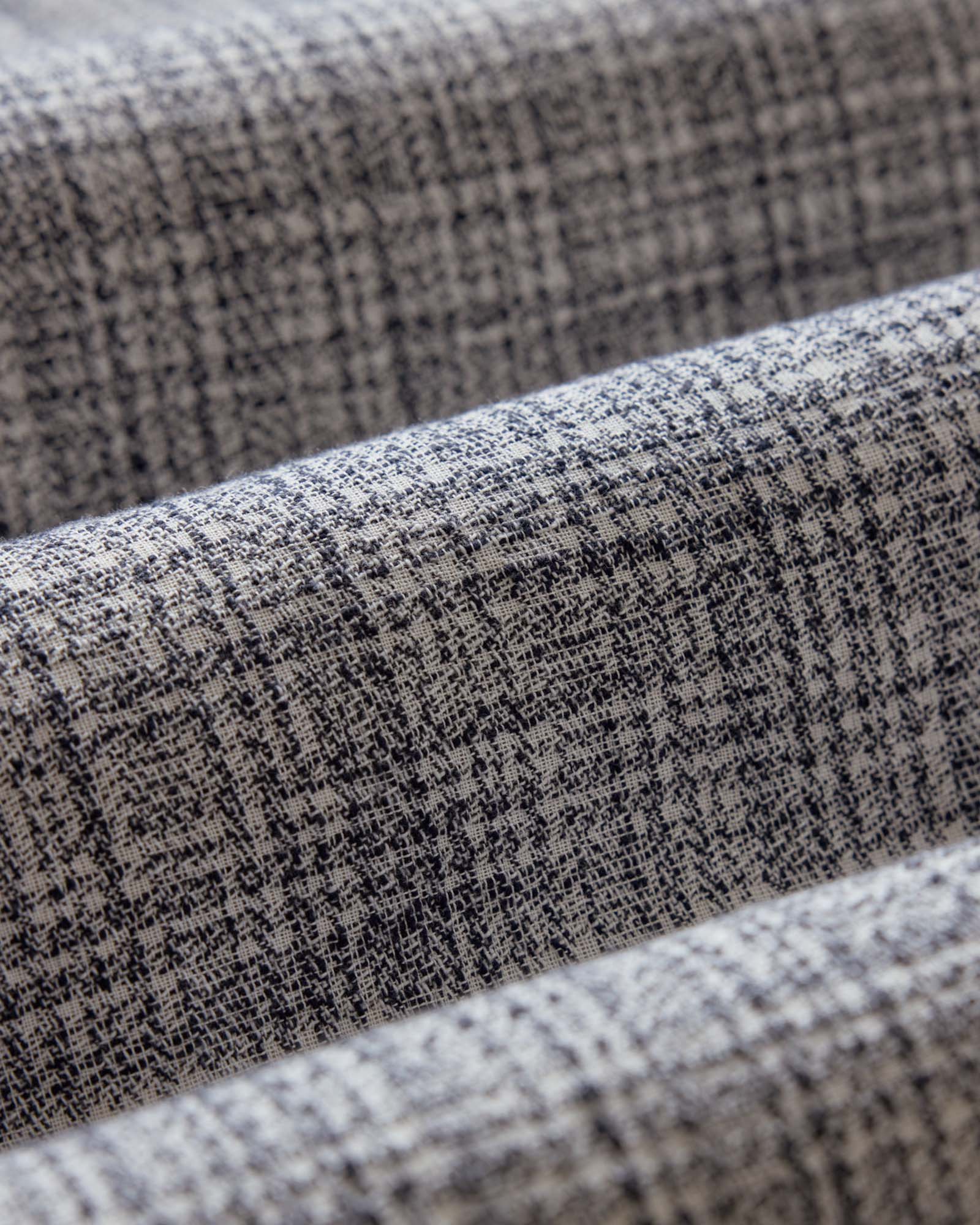 The Conrad Shirt in Cloud Cover Dobby - Image 8
