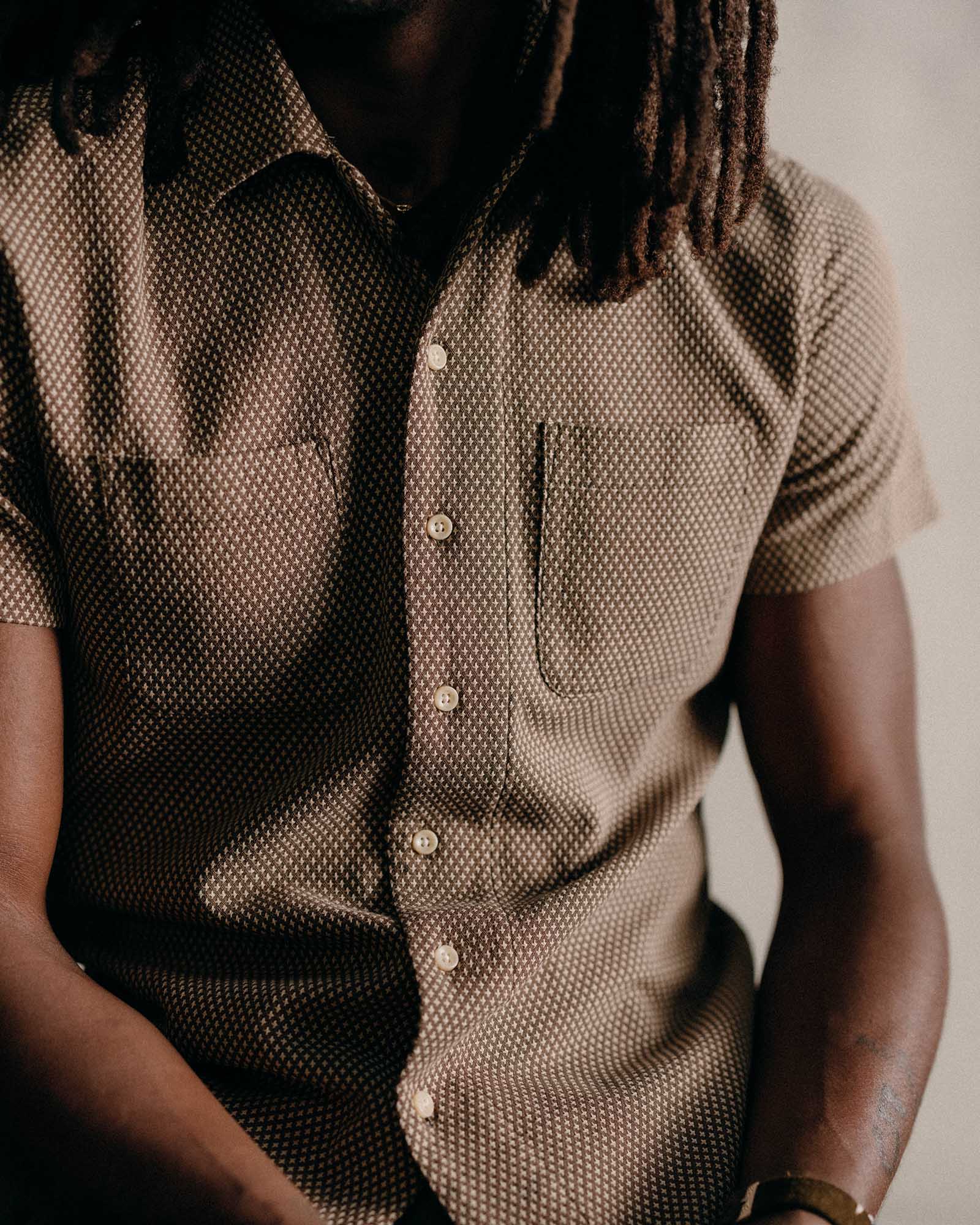 The Conrad Shirt in Cocoa Dobby - Image 3