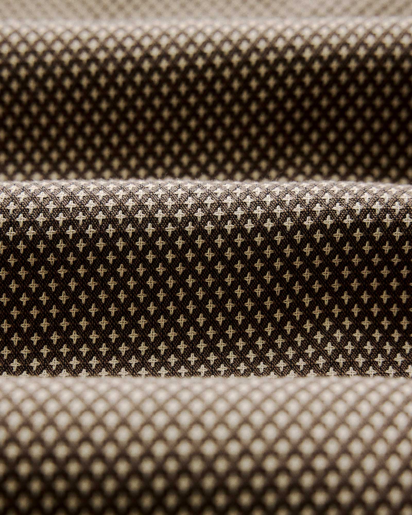 The Conrad Shirt in Cocoa Dobby - Image 8