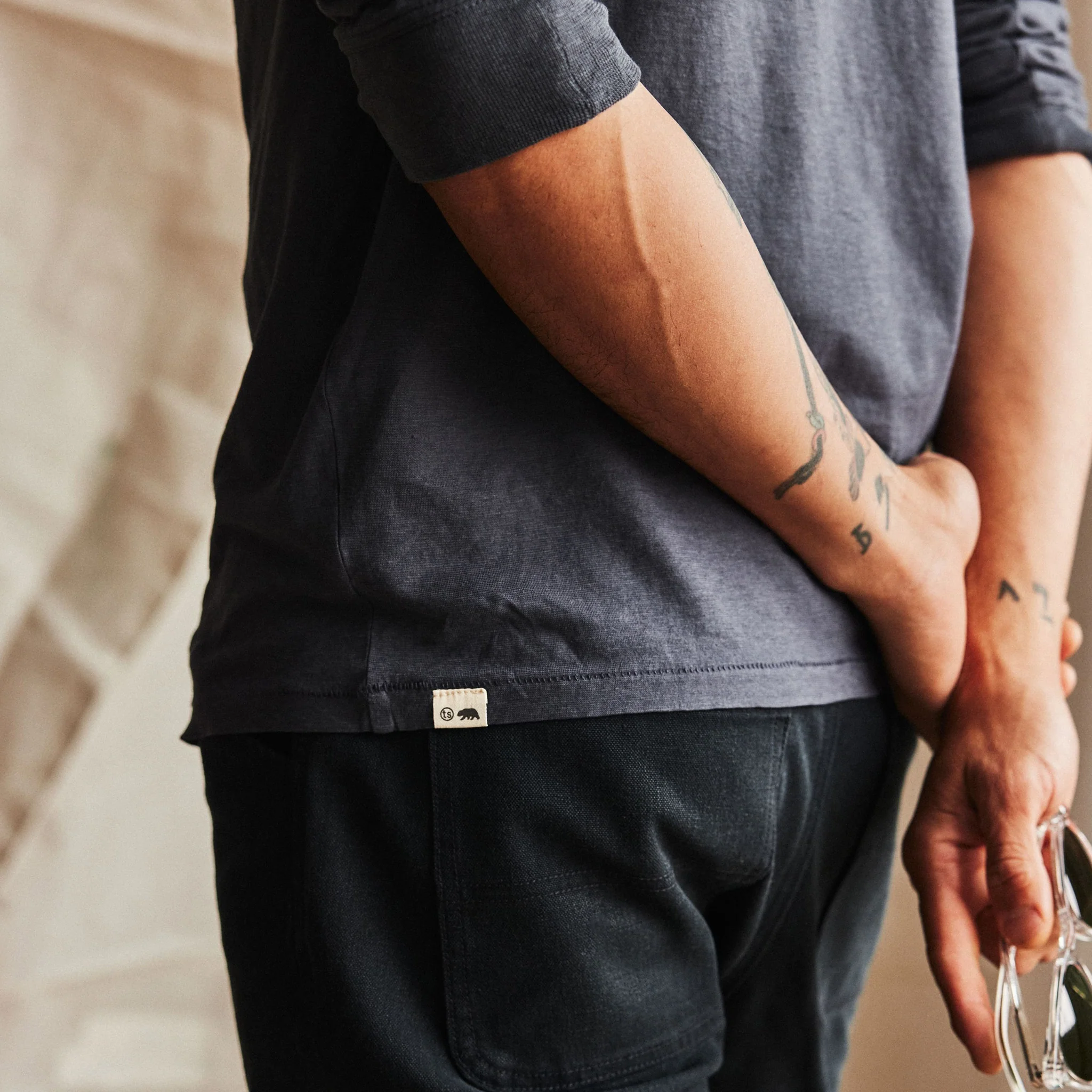 The Cotton Hemp Long Sleeve Tee in Navy - Image 4