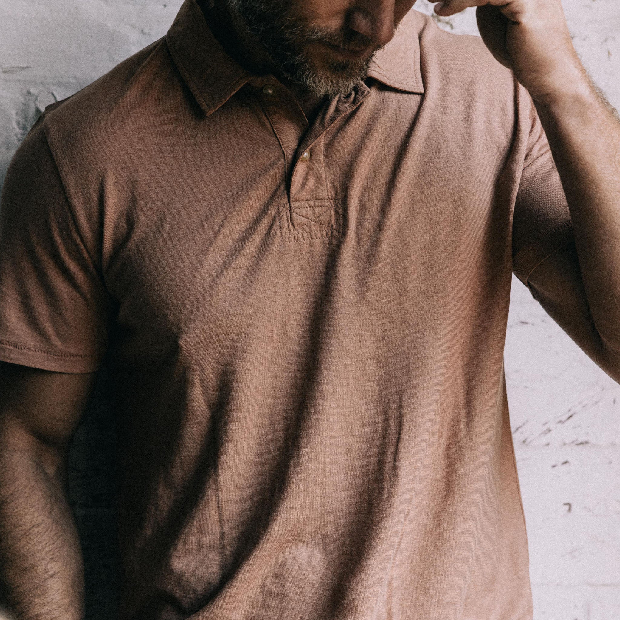 The Cotton Hemp Polo in Dried Acorn - Image 3