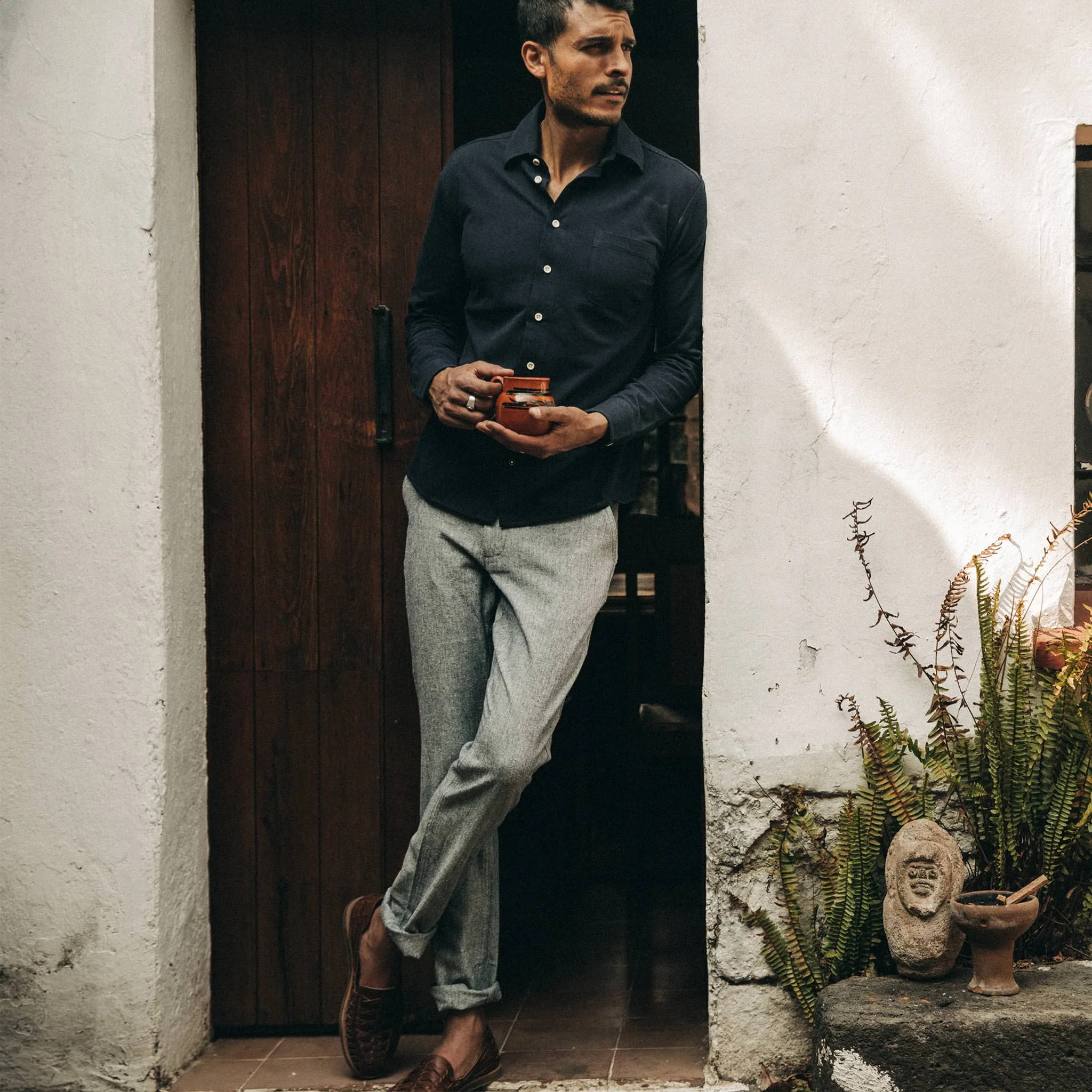 The Easy Pant in Navy Linen Herringbone - Image 2