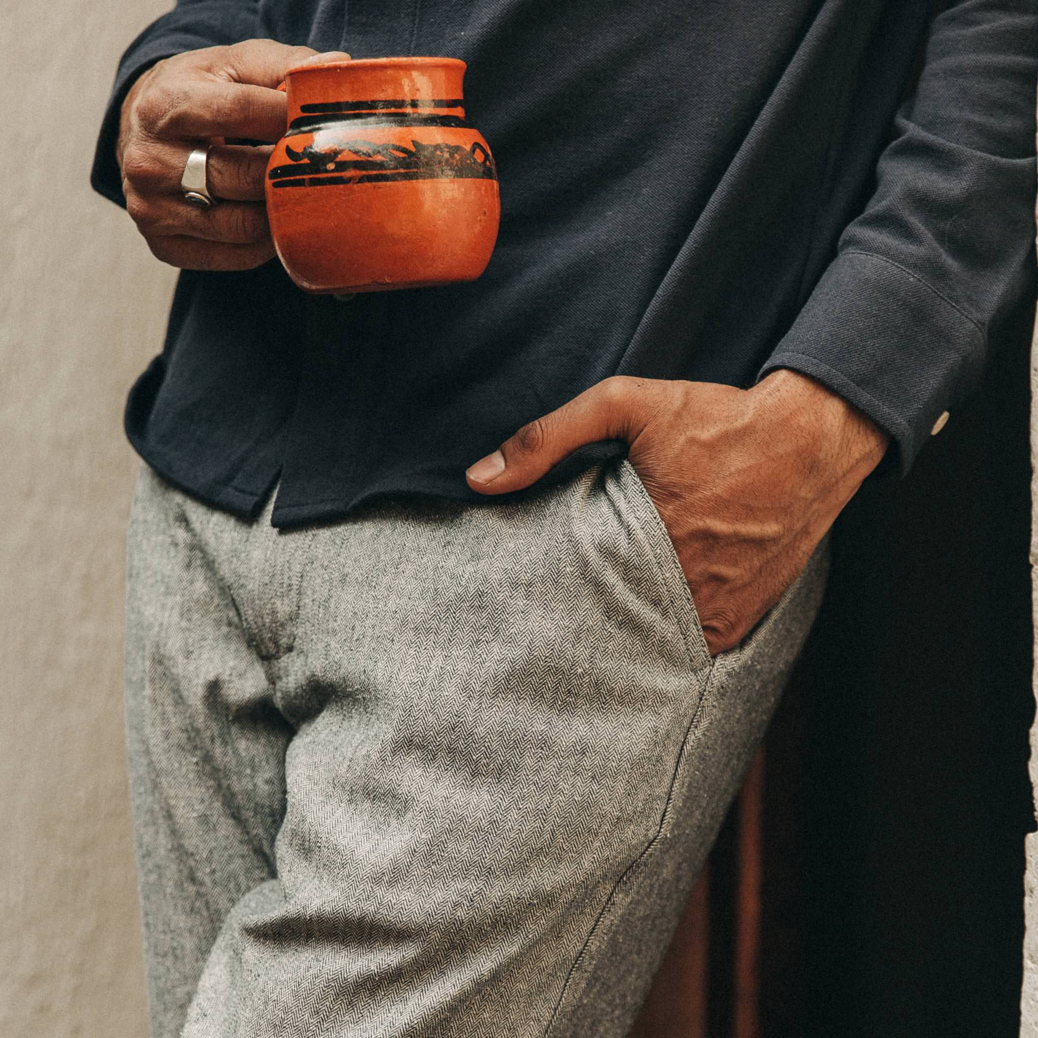 The Easy Pant in Navy Linen Herringbone - Image 3
