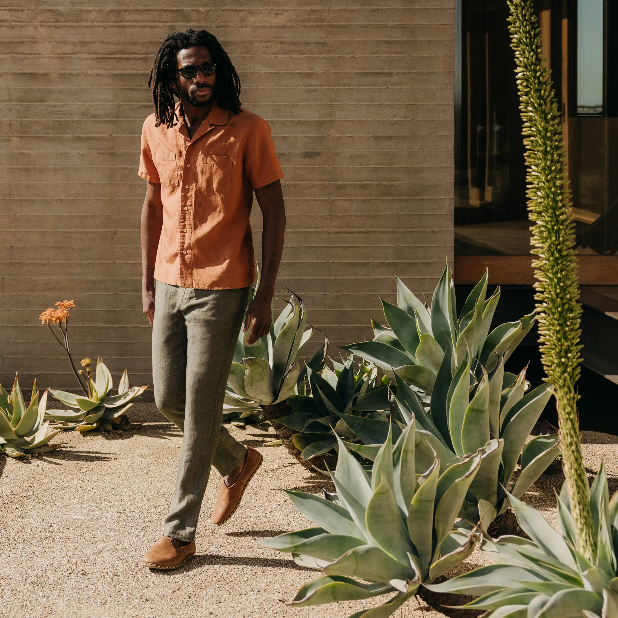 The Easy Pant in Olive Linen - Image 2