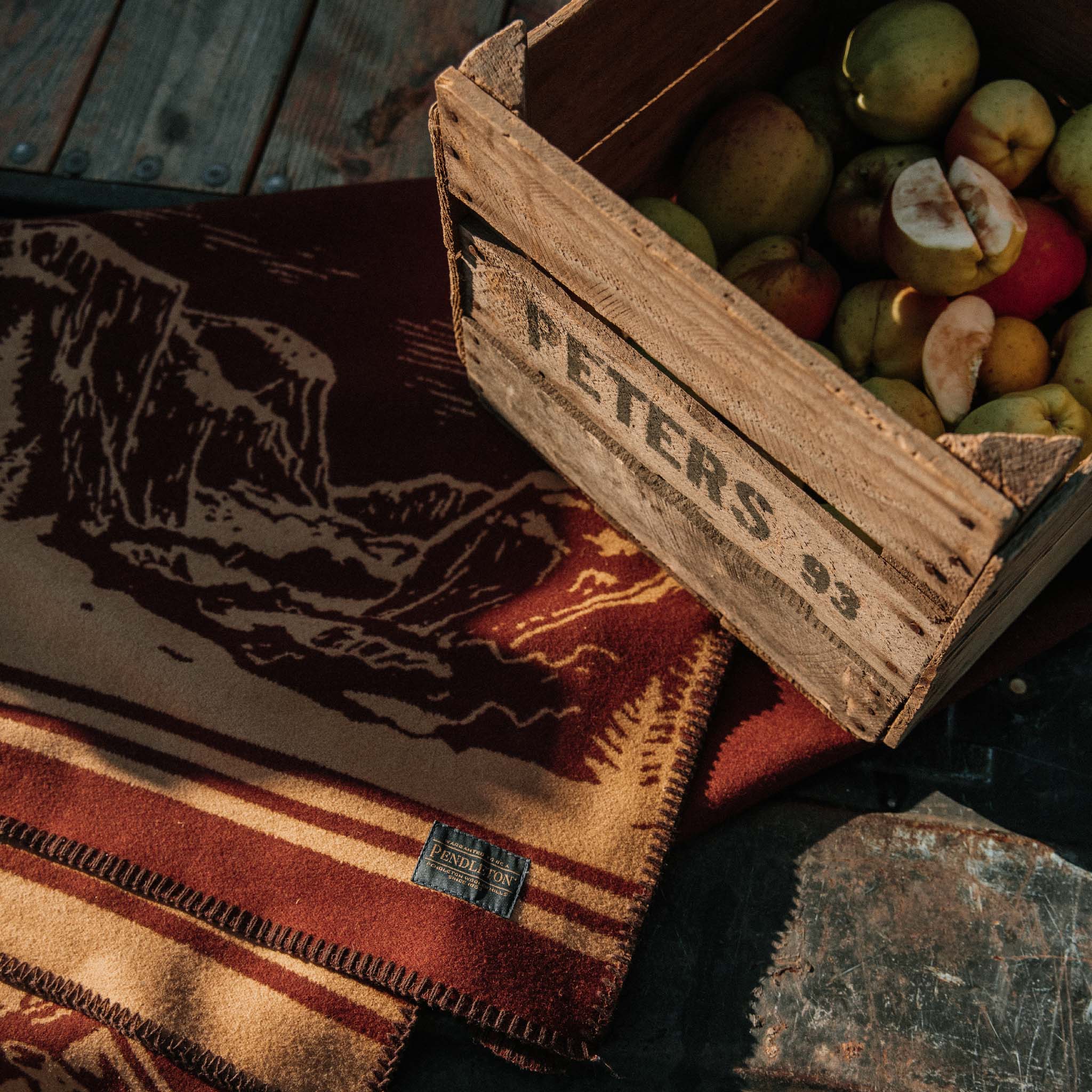 The Golden State Blanket in Rust - Image 3
