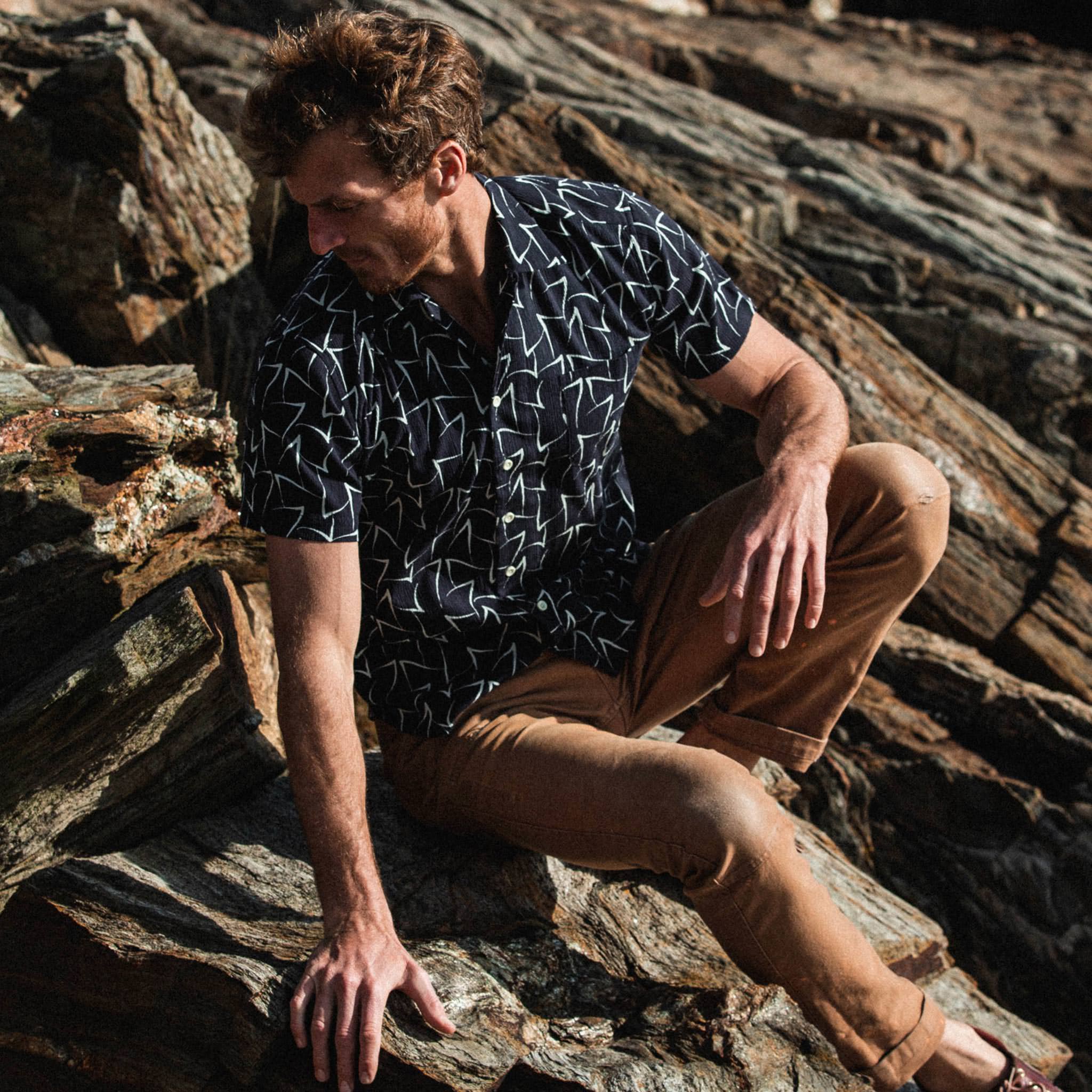 The Short Sleeve Hawthorne in Dark Navy Seagull - Image 2