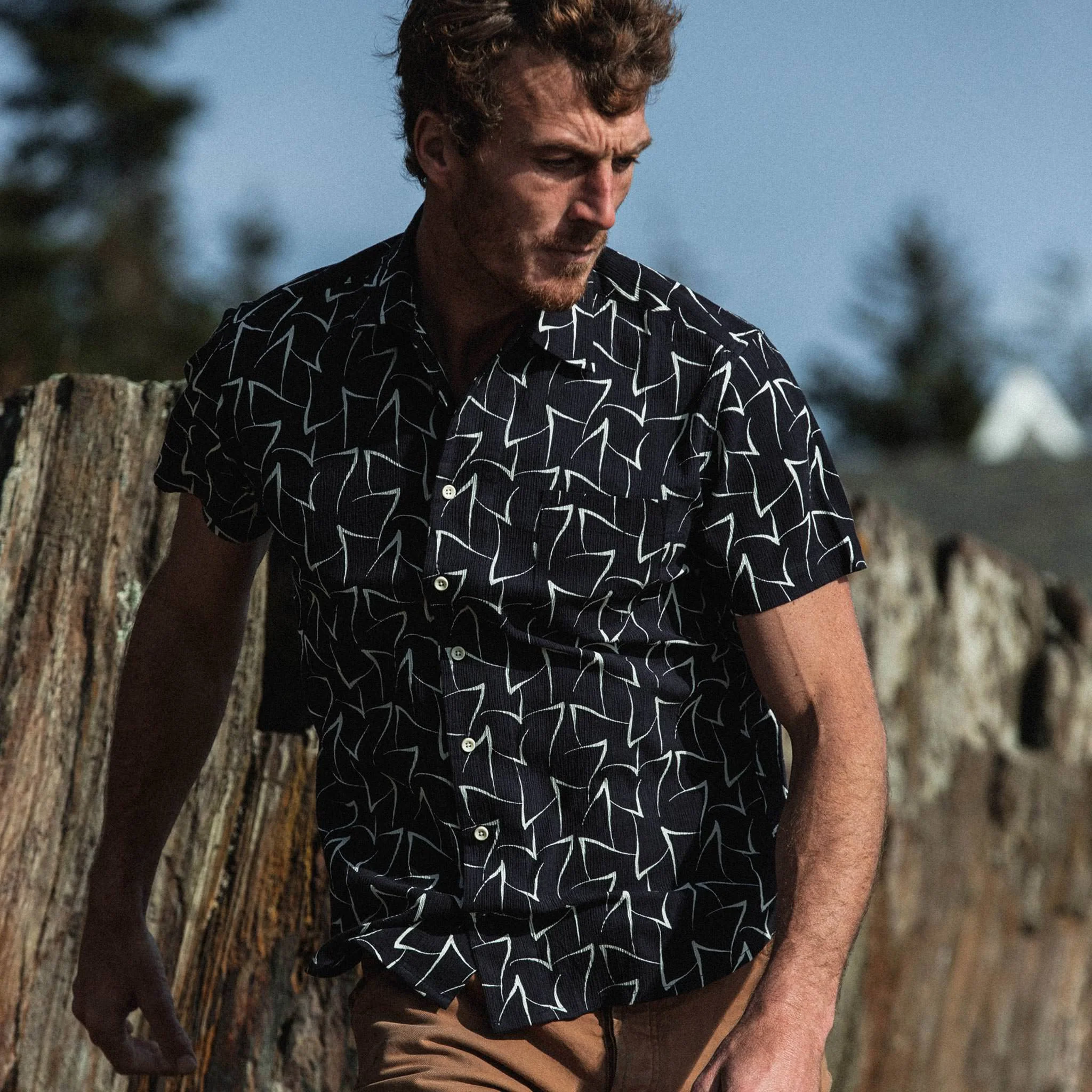 The Short Sleeve Hawthorne in Dark Navy Seagull - Image 3