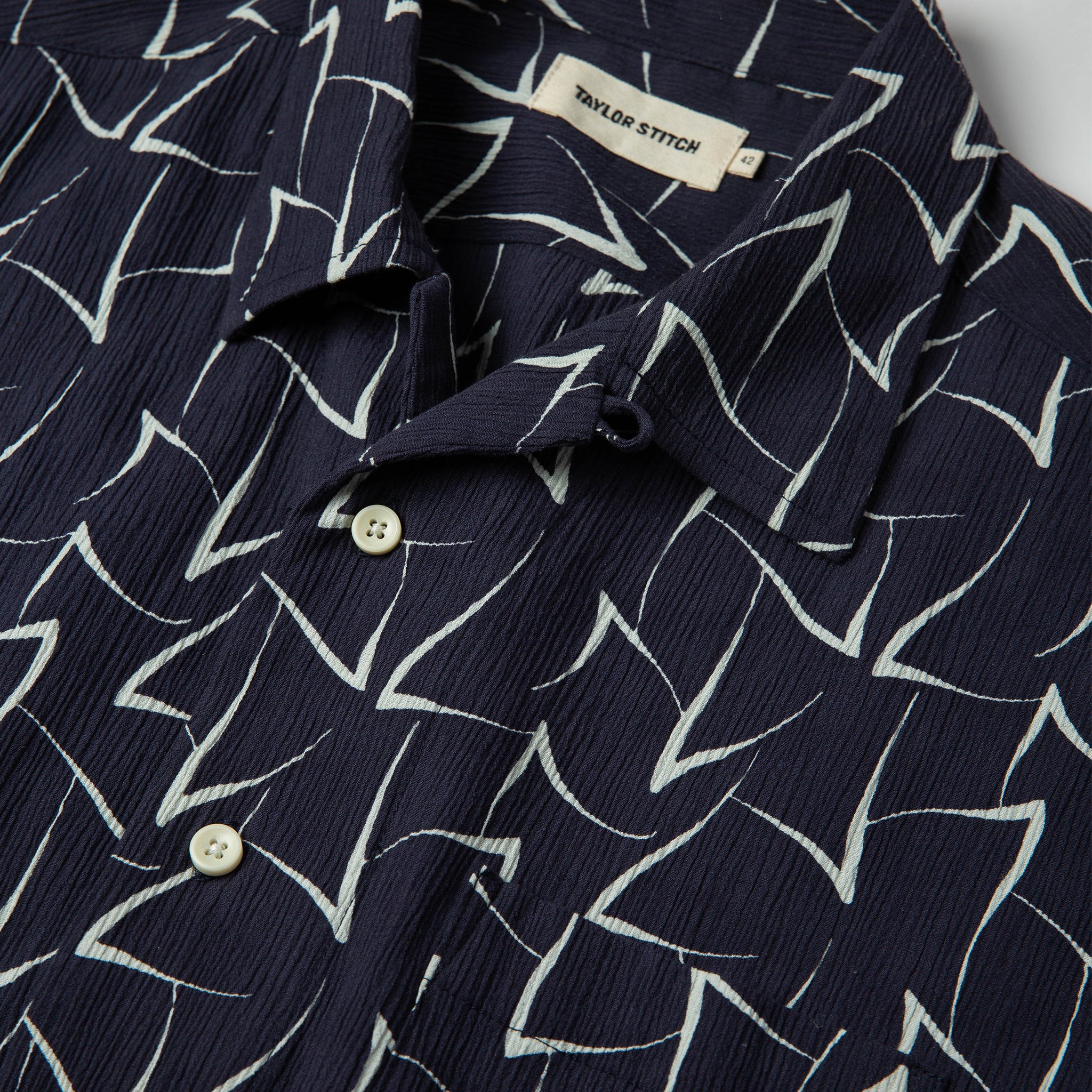 The Short Sleeve Hawthorne in Dark Navy Seagull - Image 6