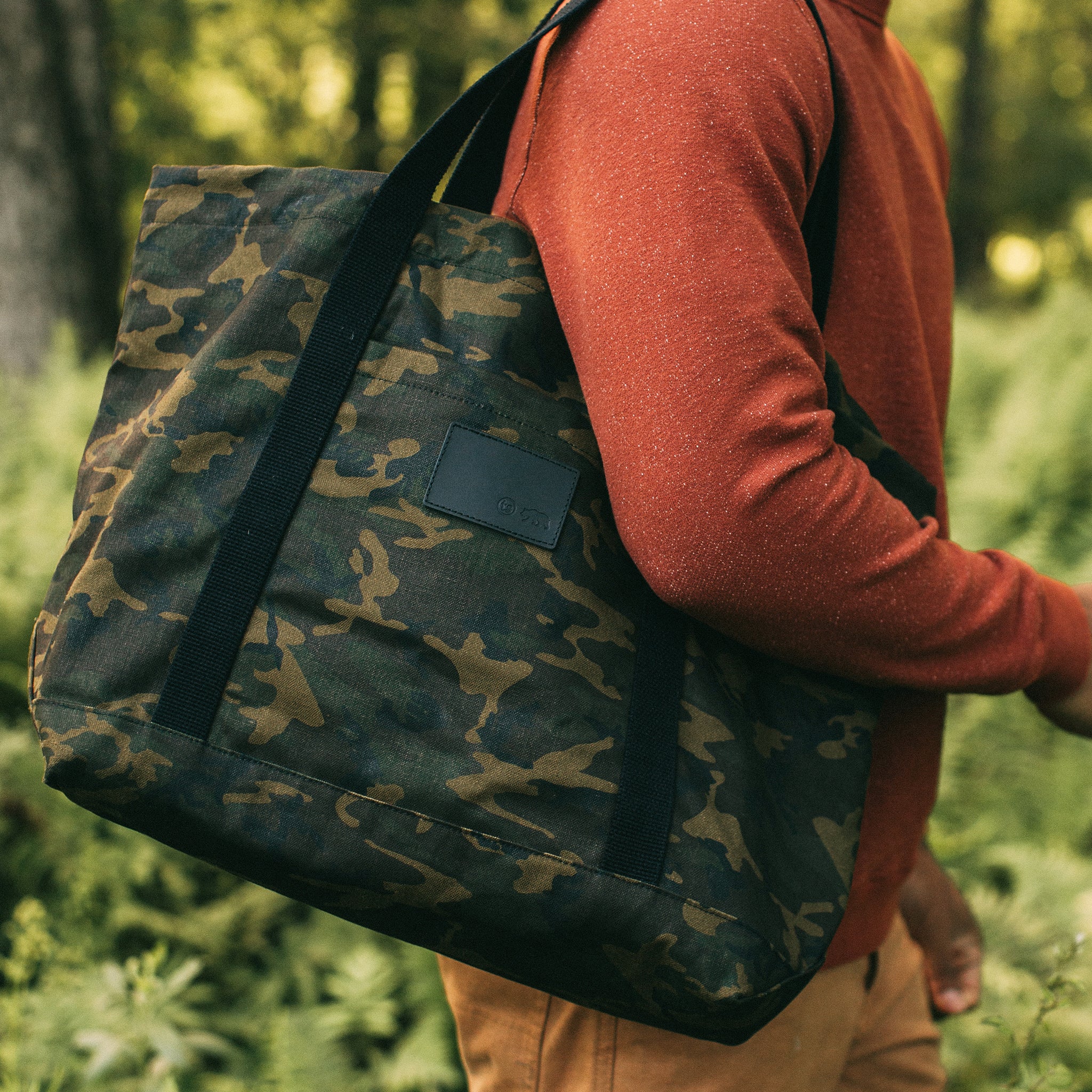 The Market Tote in Camo Boss Duck - Image 2