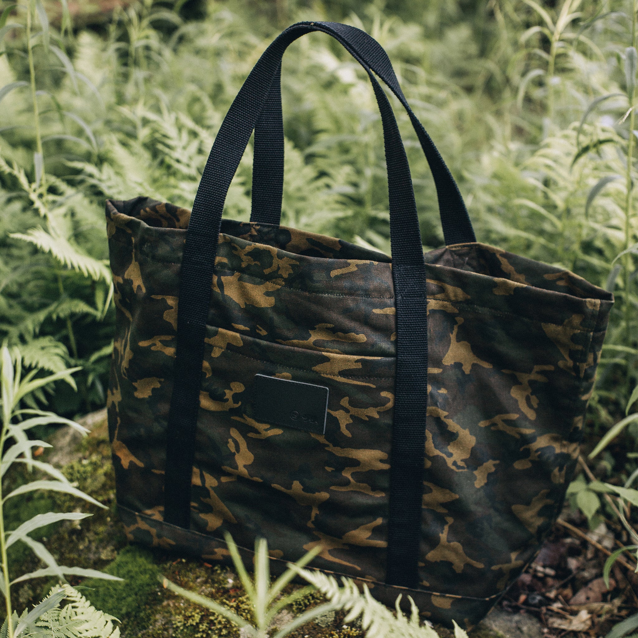 The Market Tote in Camo Boss Duck - Image 5