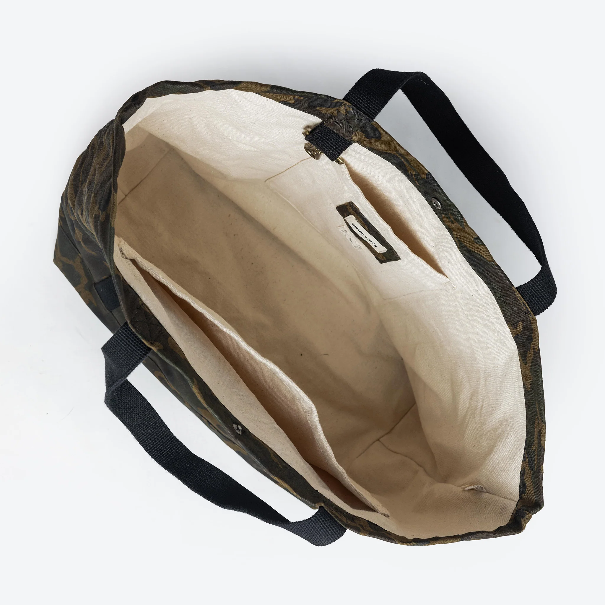 The Market Tote in Camo Boss Duck - Image 7