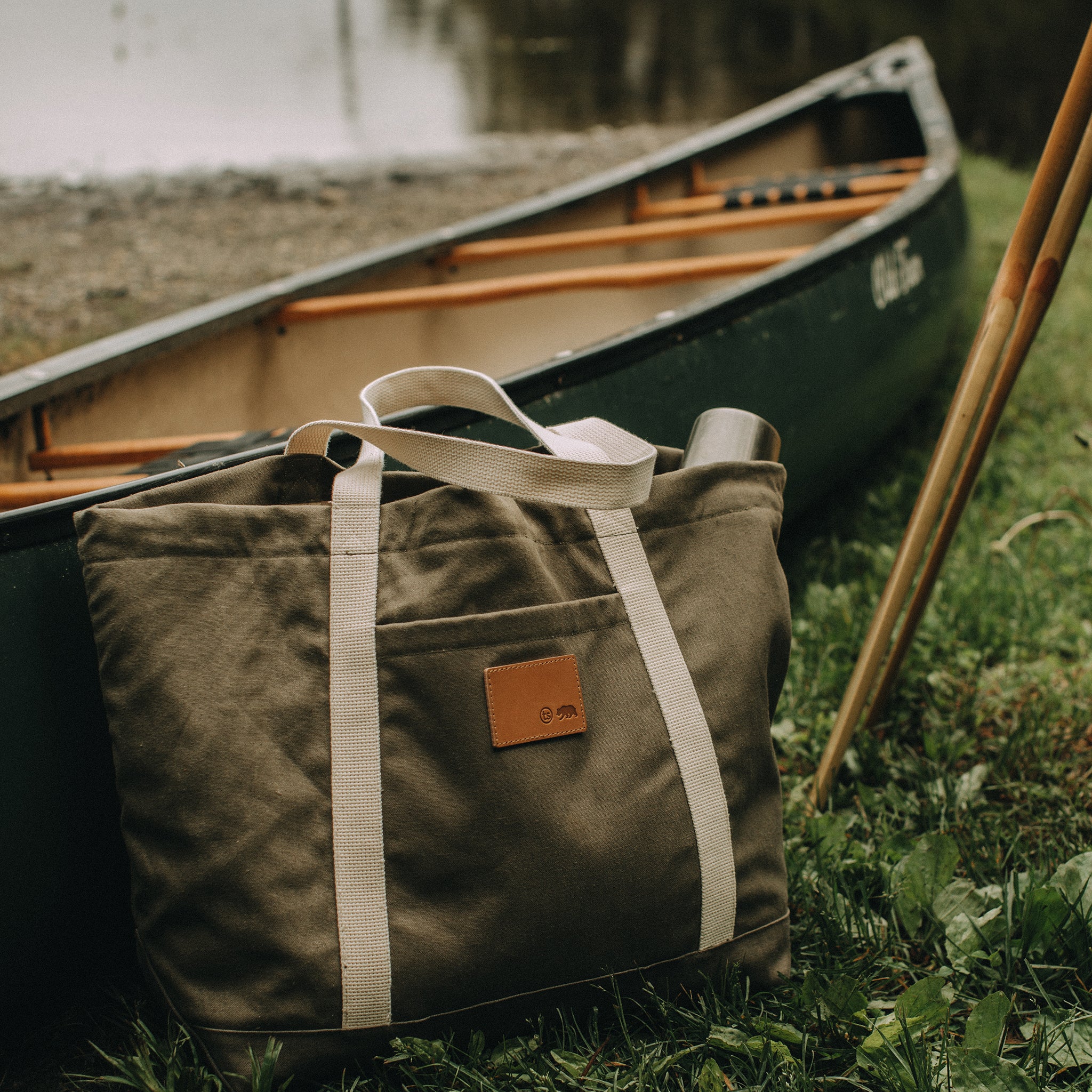 The Market Tote in Stone Boss Duck - Image 4