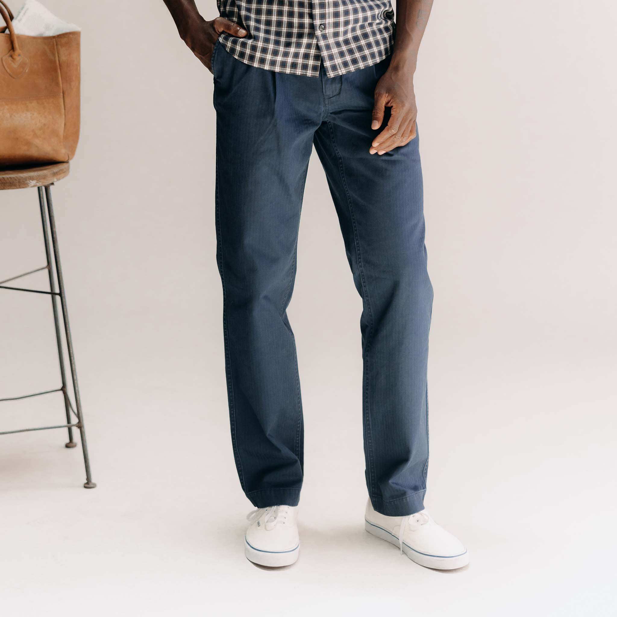 The Matlow Pant in Dark Navy Herringbone - Image 3