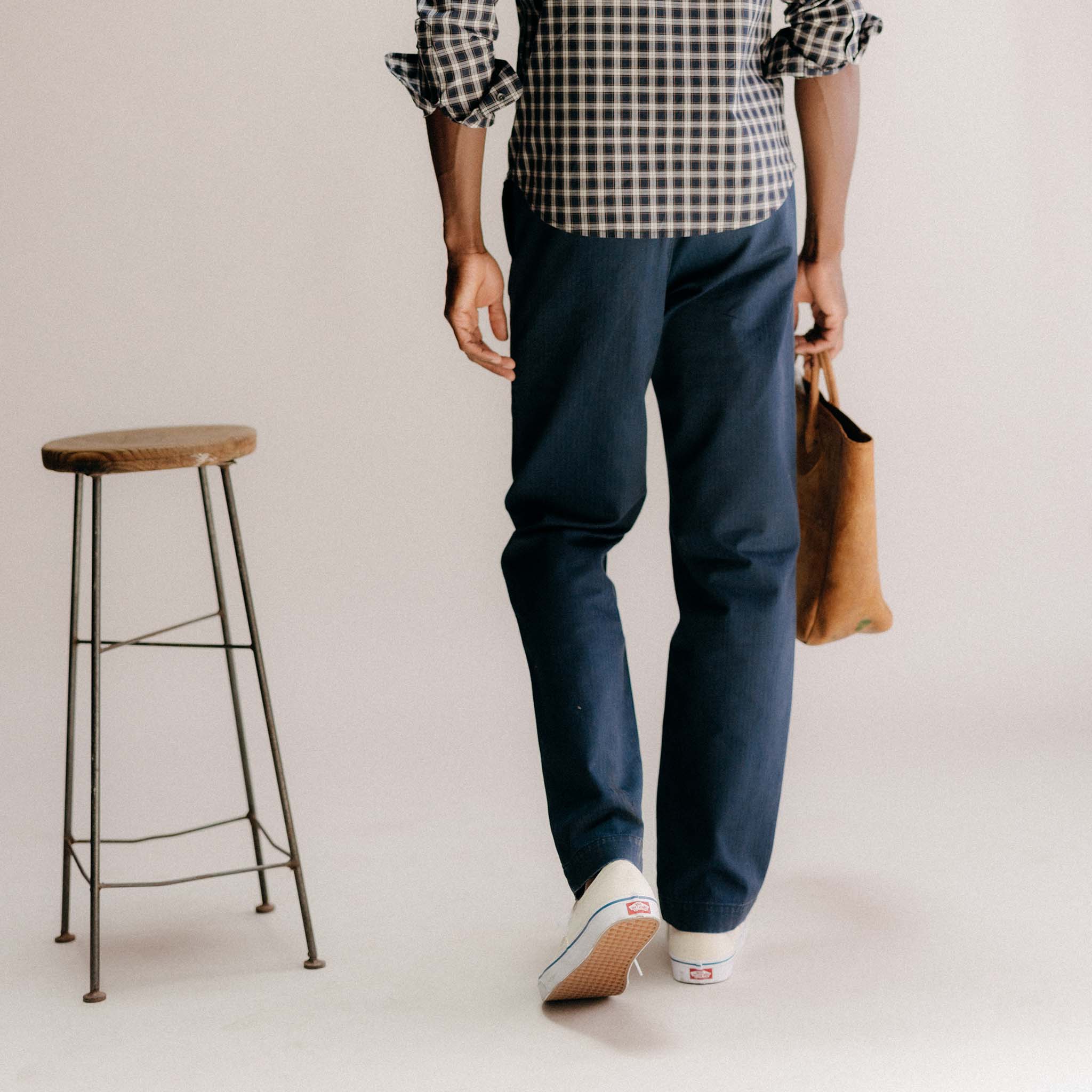 The Matlow Pant in Dark Navy Herringbone - Image 4