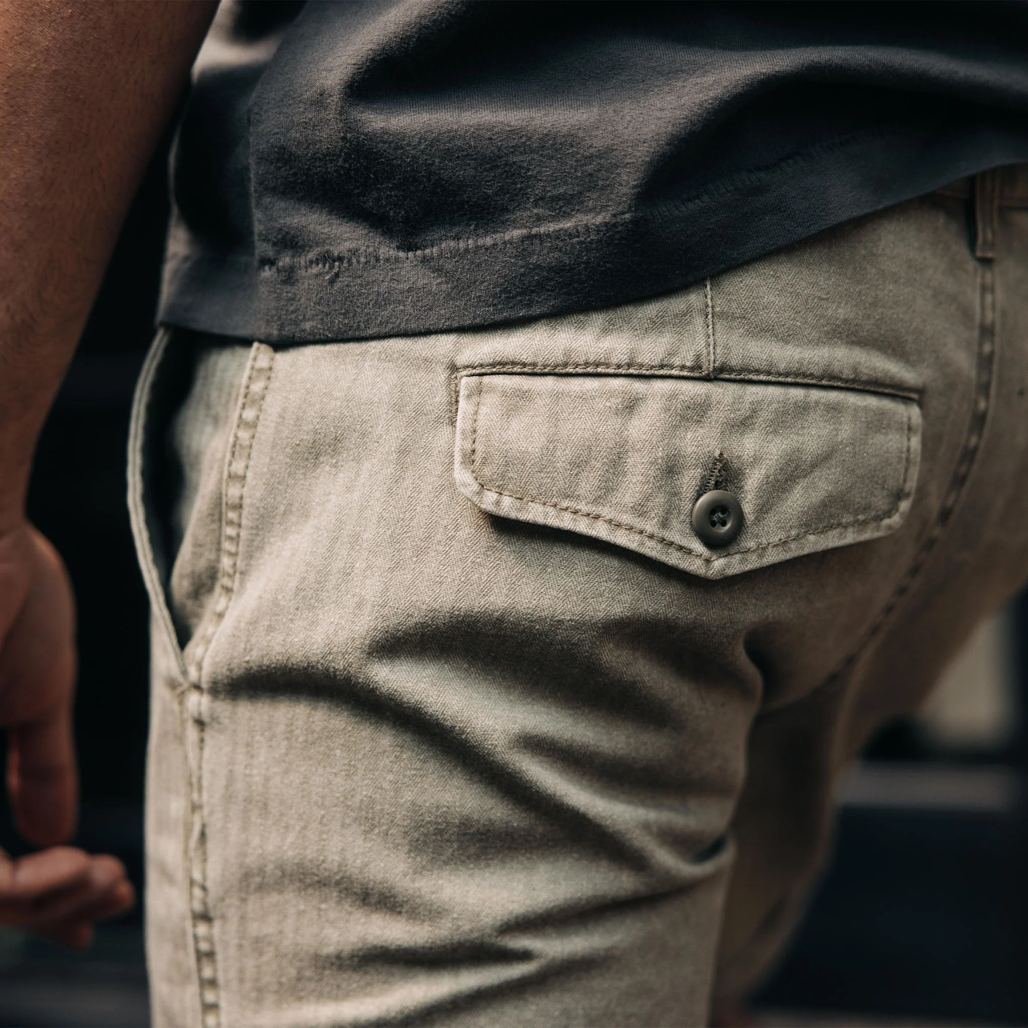 The Matlow Short in Arid Eucalyptus Washed Herringbone - Image 4