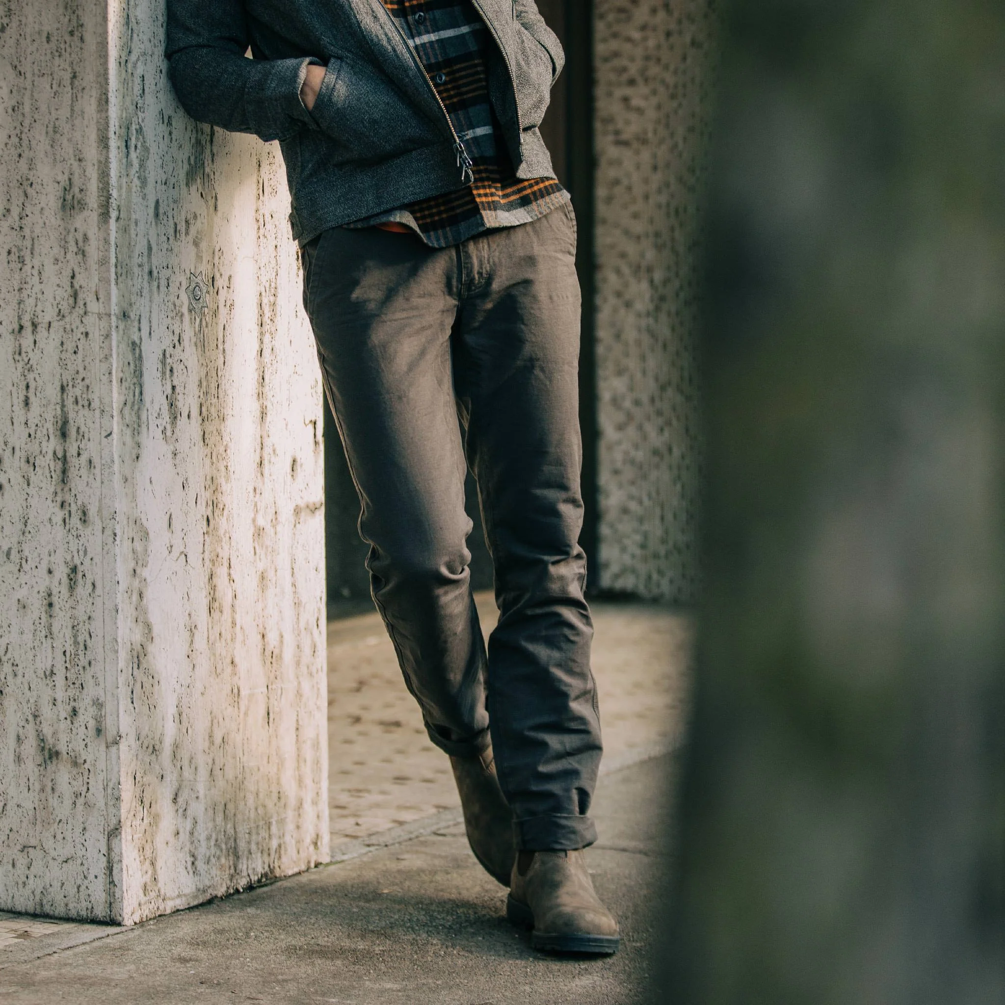 The Morse Pant in Dark Charcoal Slub - Image 2
