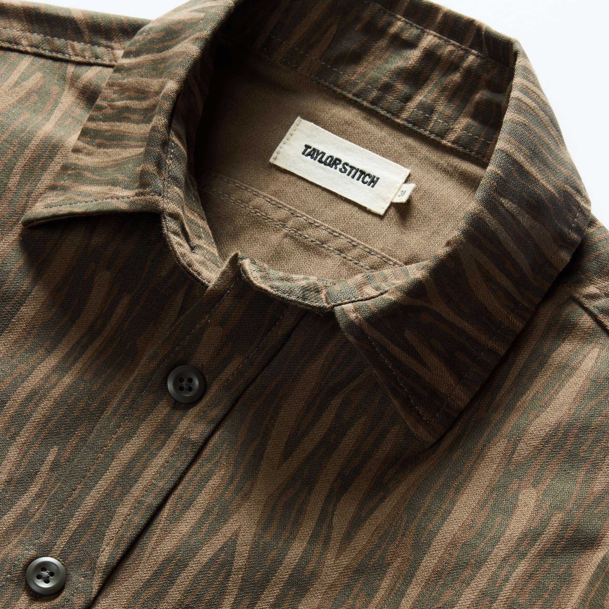 The Saddler Shirt in Bark Print Broken Twill - Image 7