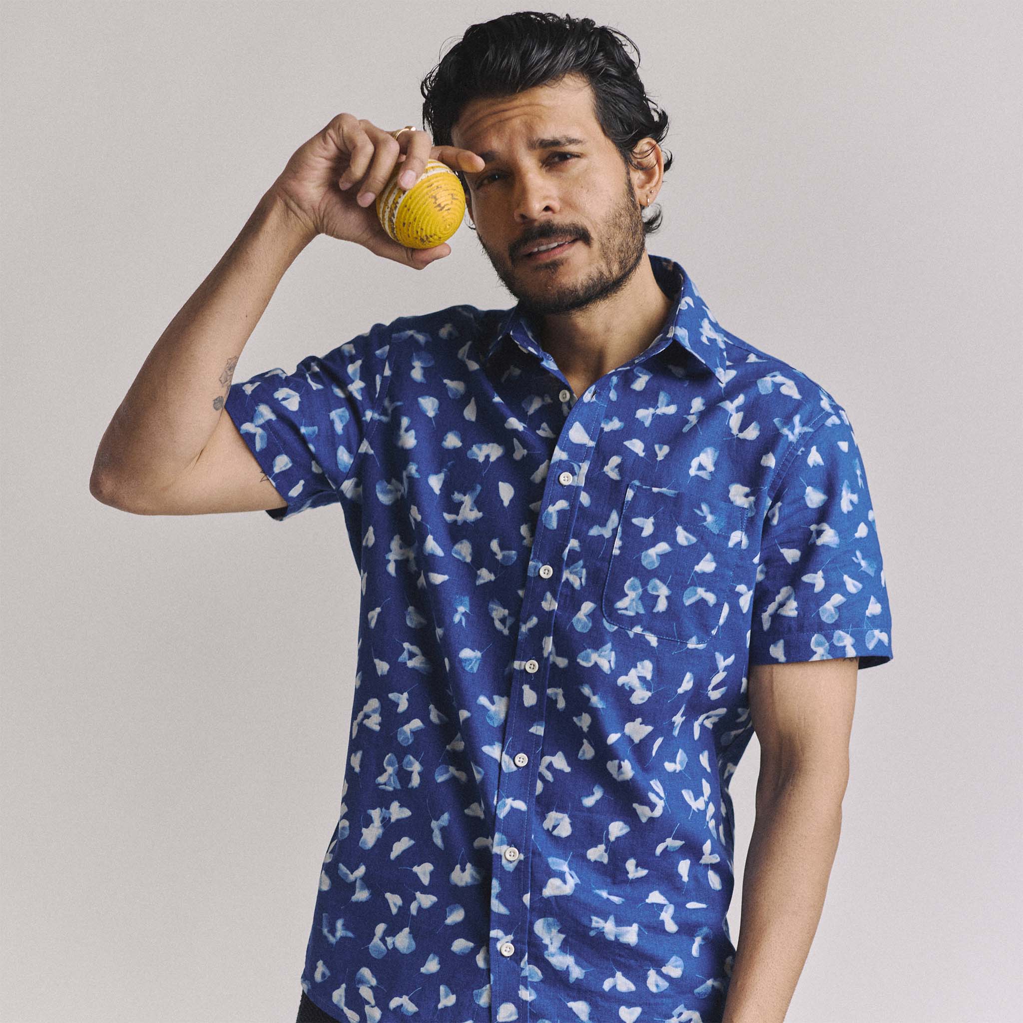 The Short Sleeve California in Dark Navy Ginkgo - Image 2