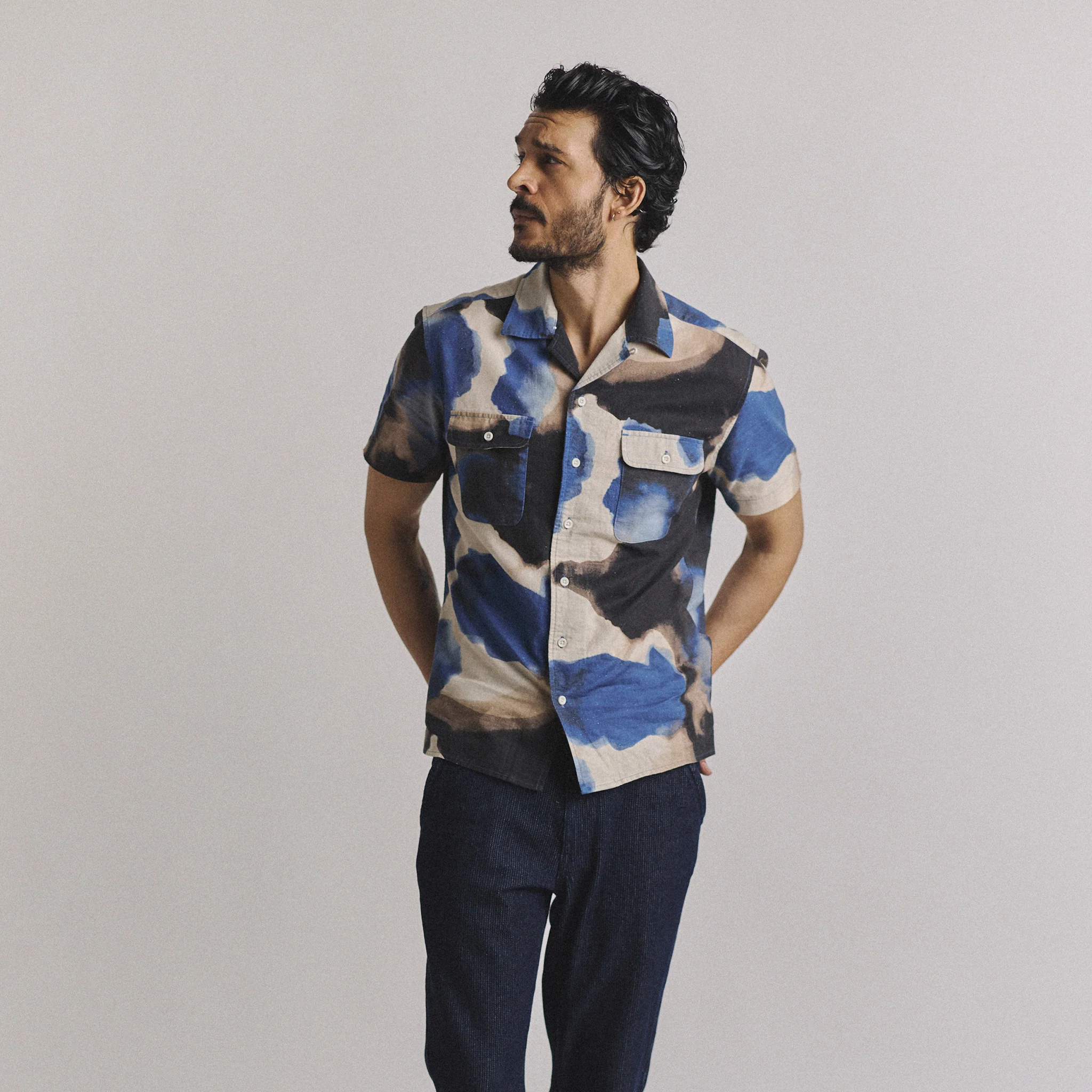 The Short Sleeve Carter in Dark Navy Abstract - Image 2