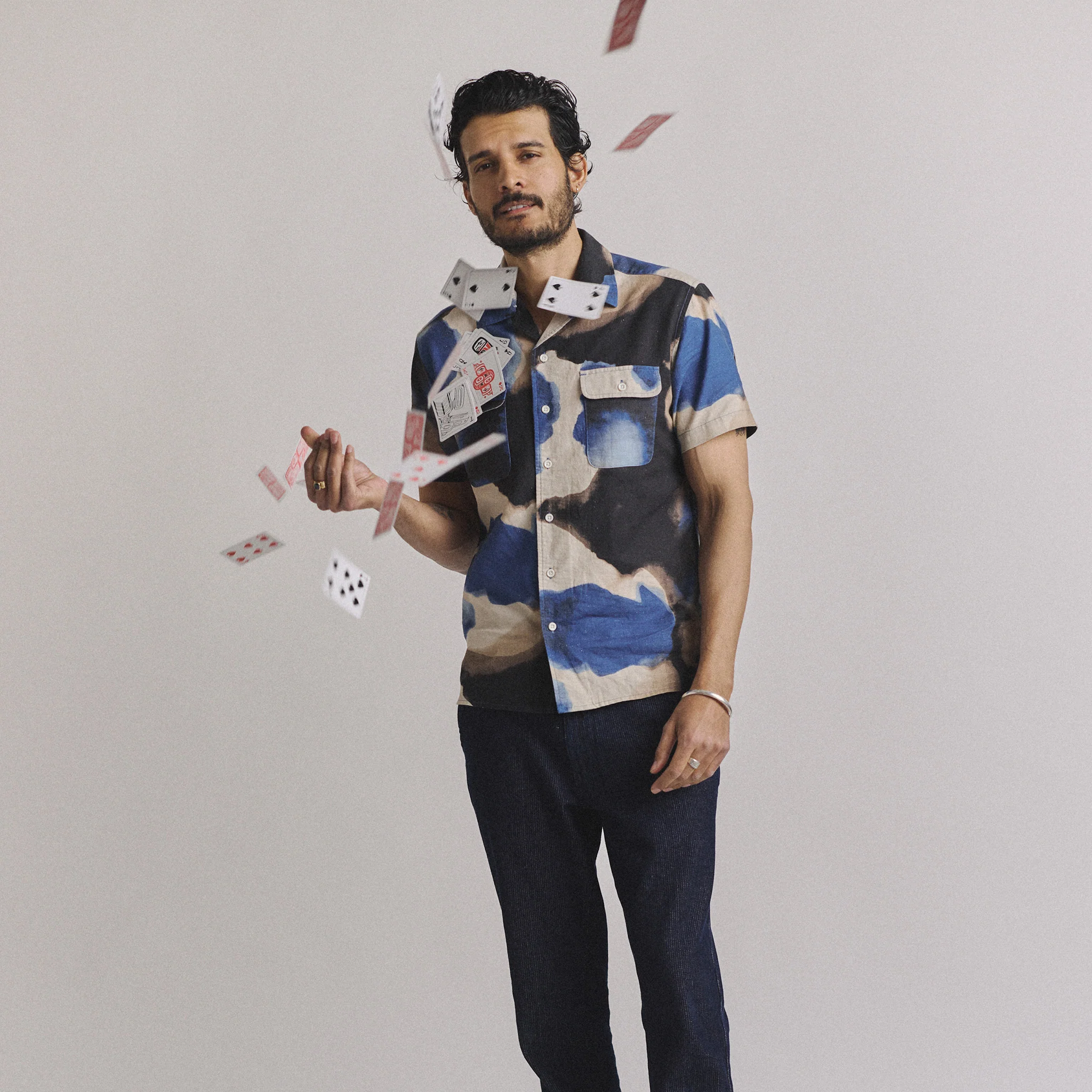 The Short Sleeve Carter in Dark Navy Abstract - Image 5