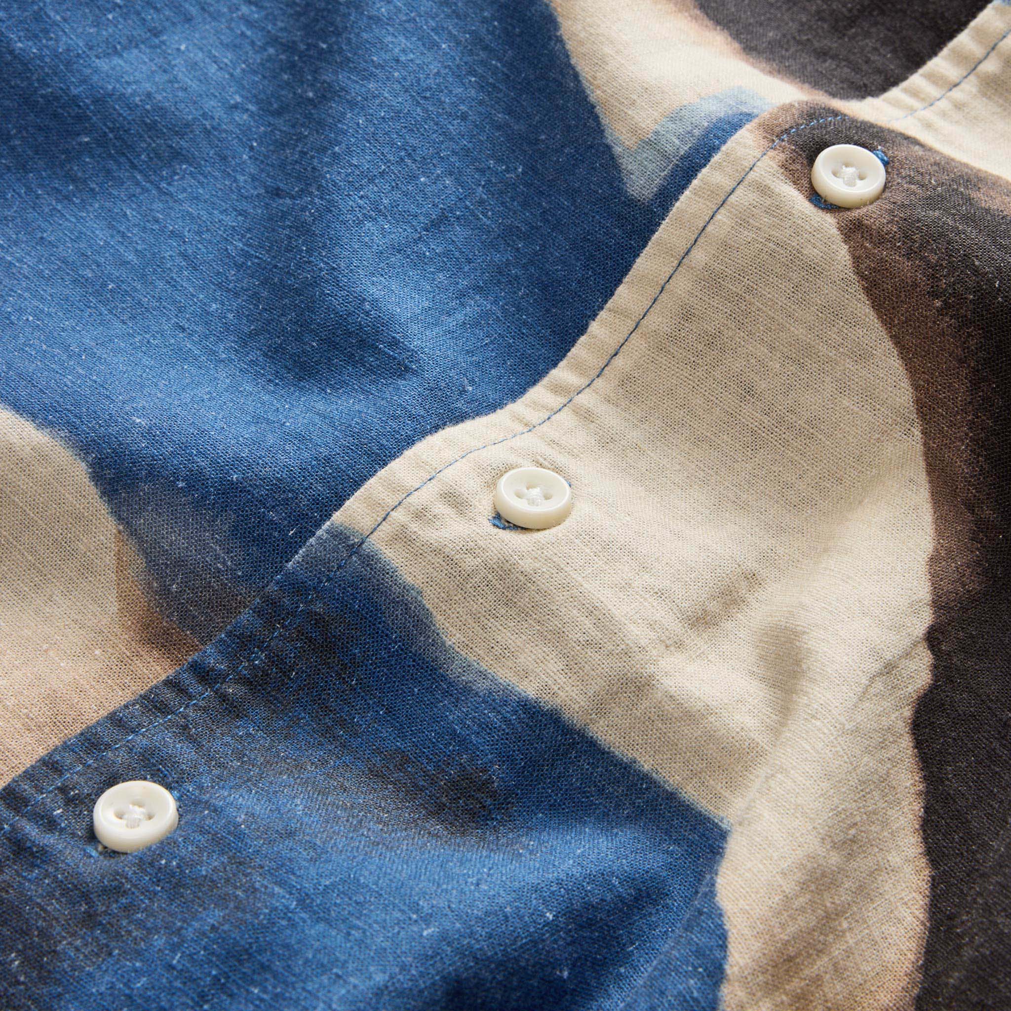 The Short Sleeve Carter in Dark Navy Abstract - Image 7