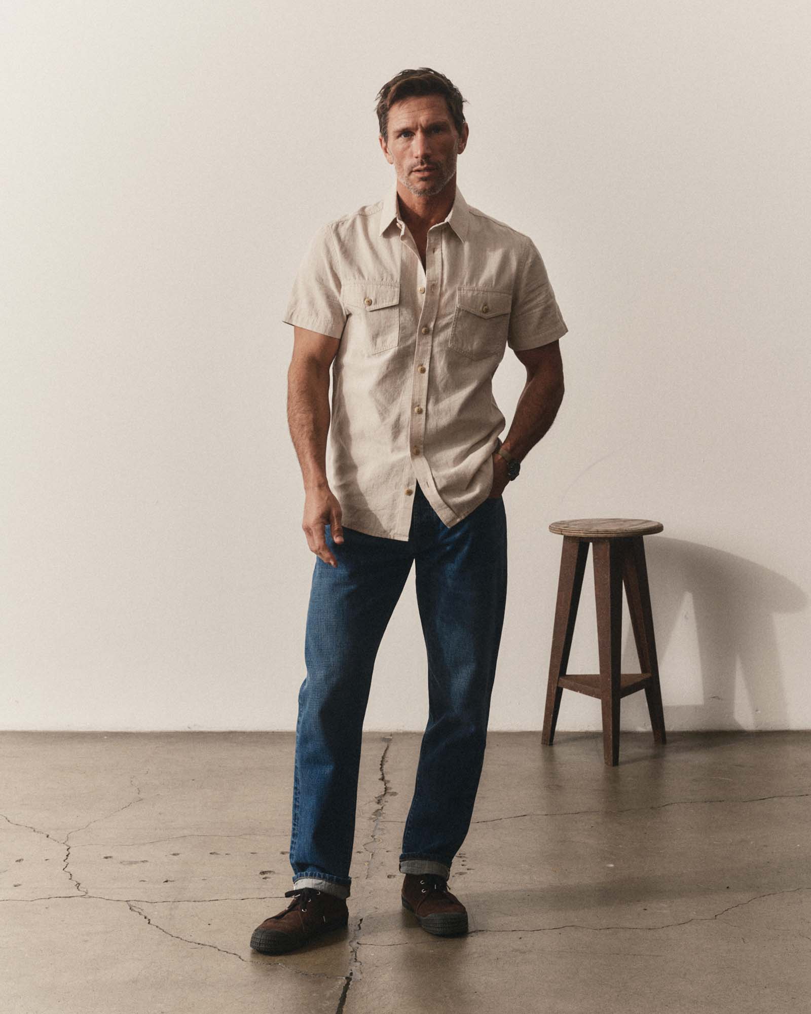 The Short Sleeve Crew Shirt in Natural Chambray - Image 3