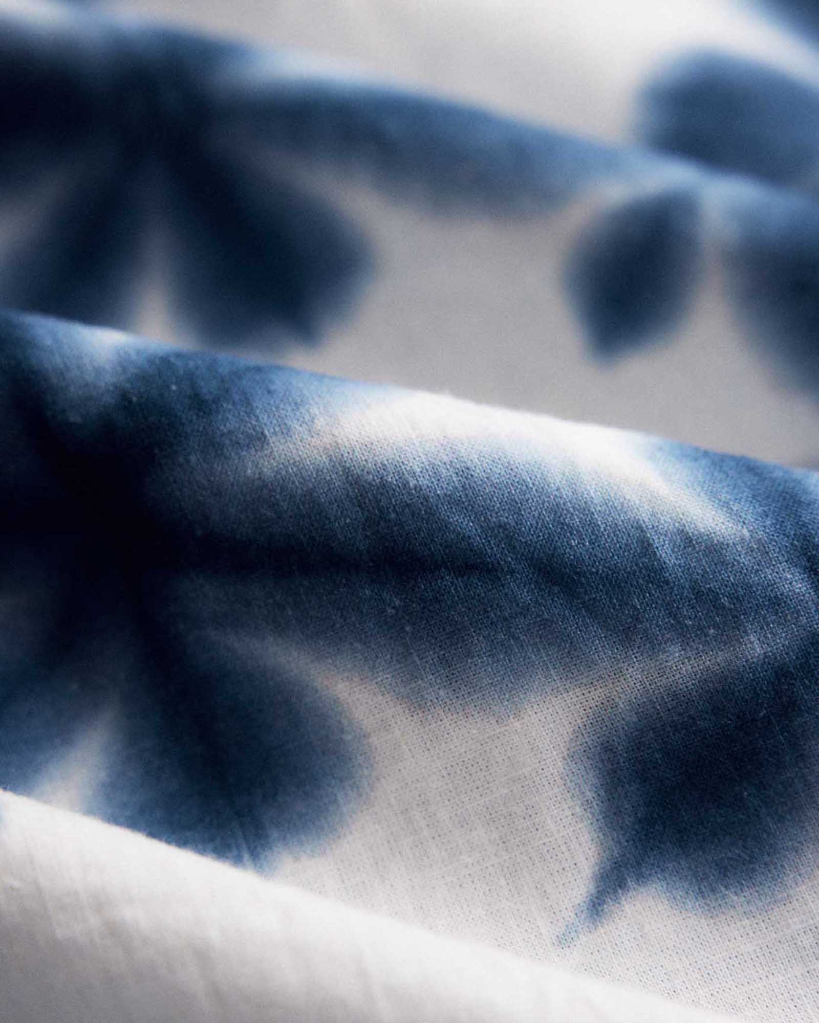 The Davis Shirt in Vintage White Fractal - Image 3