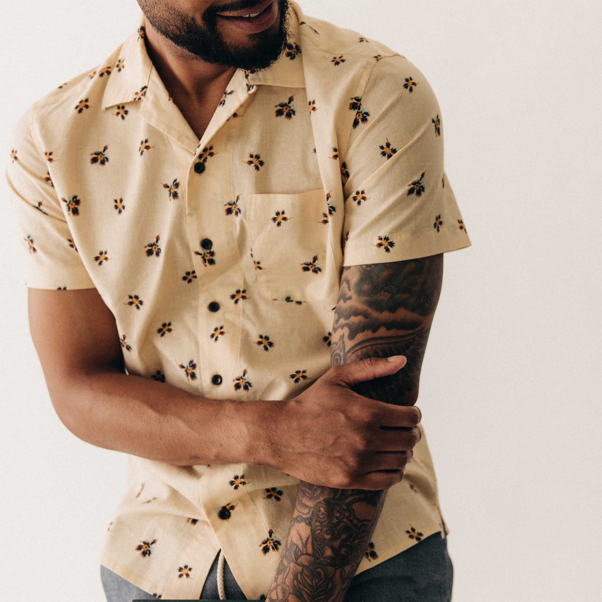 The Short Sleeve Hawthorne in Almond Floral - Image 3