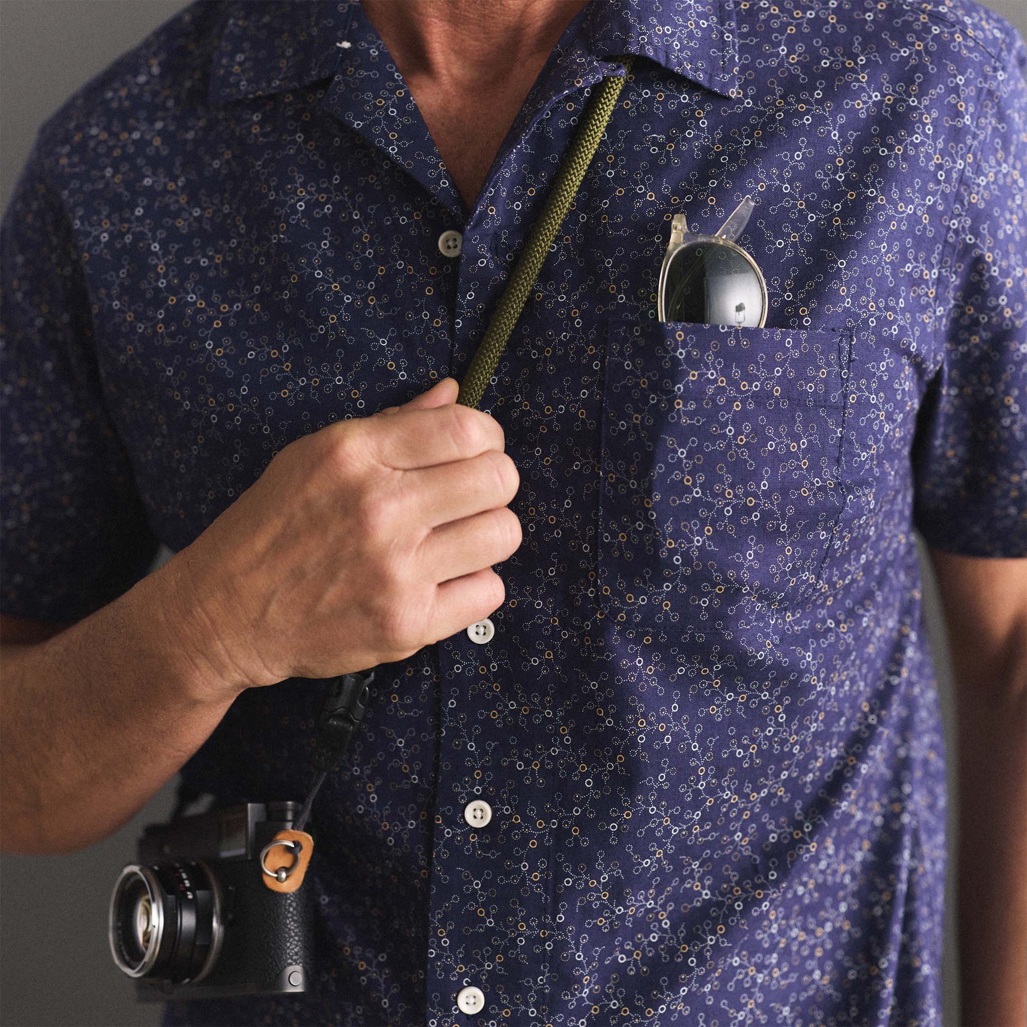 The Short Sleeve Hawthorne in Dark Navy Floral - Image 3