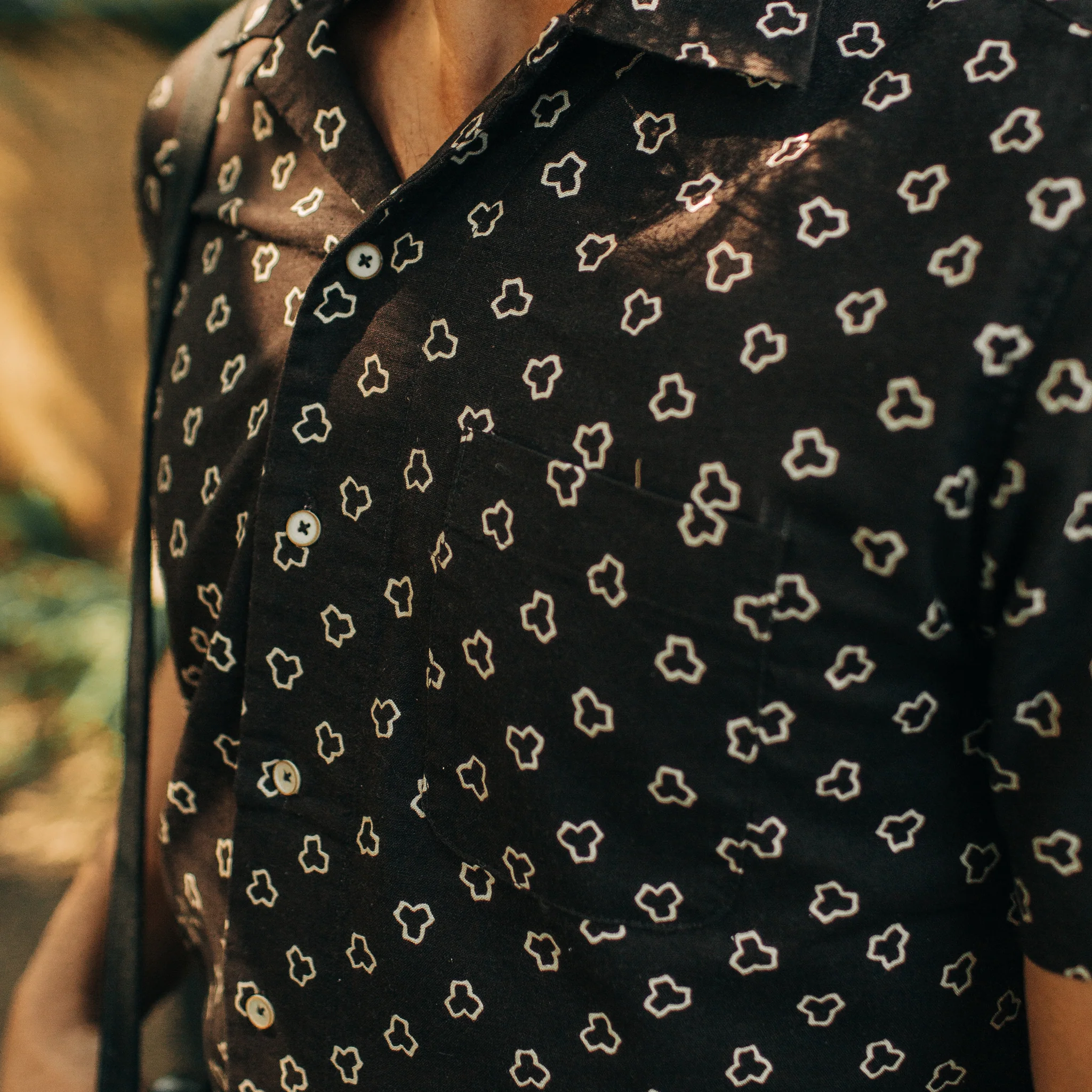 The Short Sleeve Hawthorne in Espresso Geo - Image 3