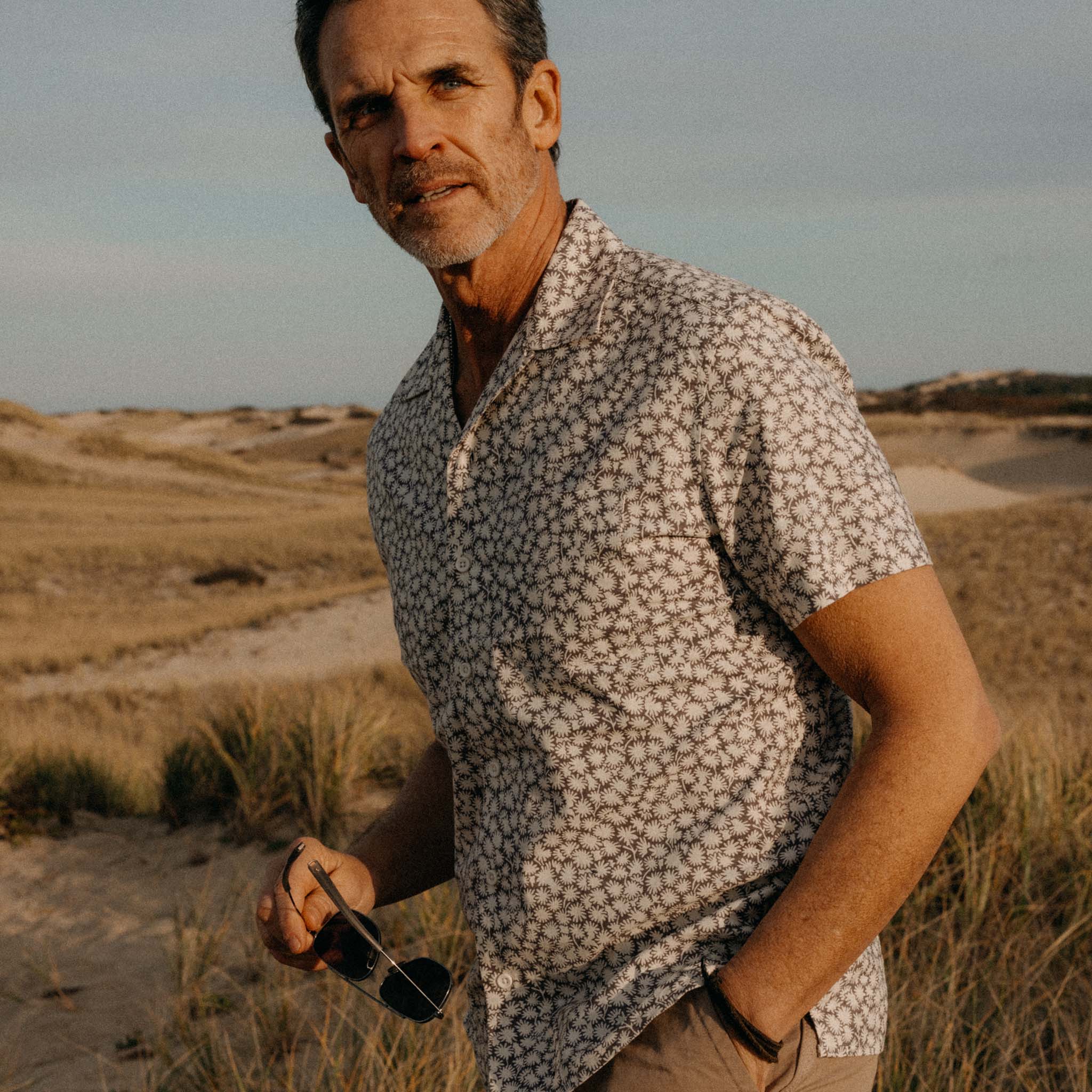 The Short Sleeve Hawthorne in Fig Floral - Image 4
