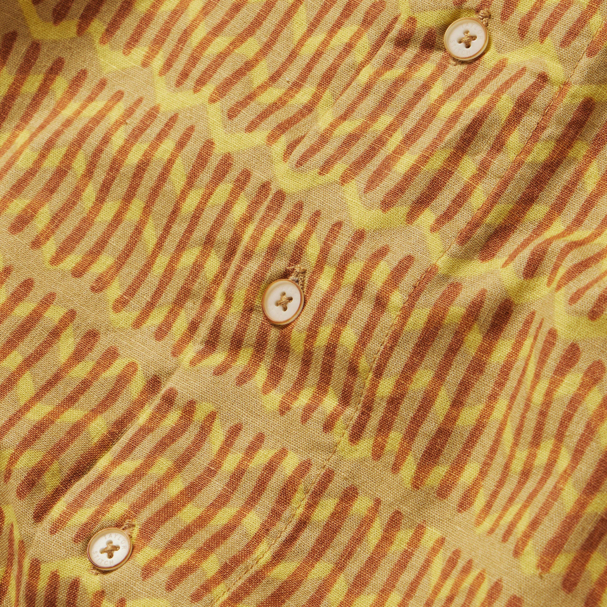 The Short Sleeve Hawthorne in Gold Wave - Image 6