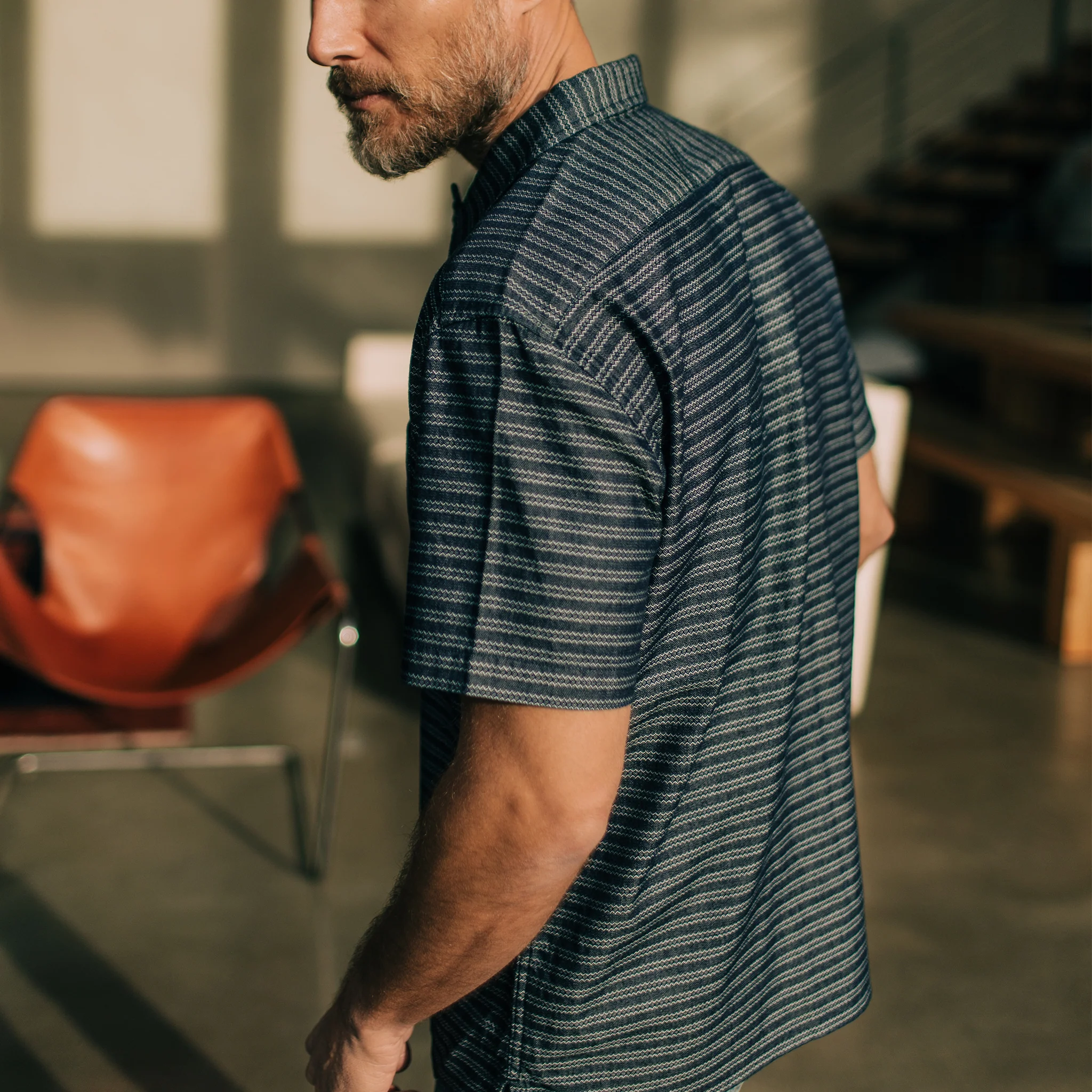 The Short Sleeve Hawthorne in Navy Dobby - Image 3