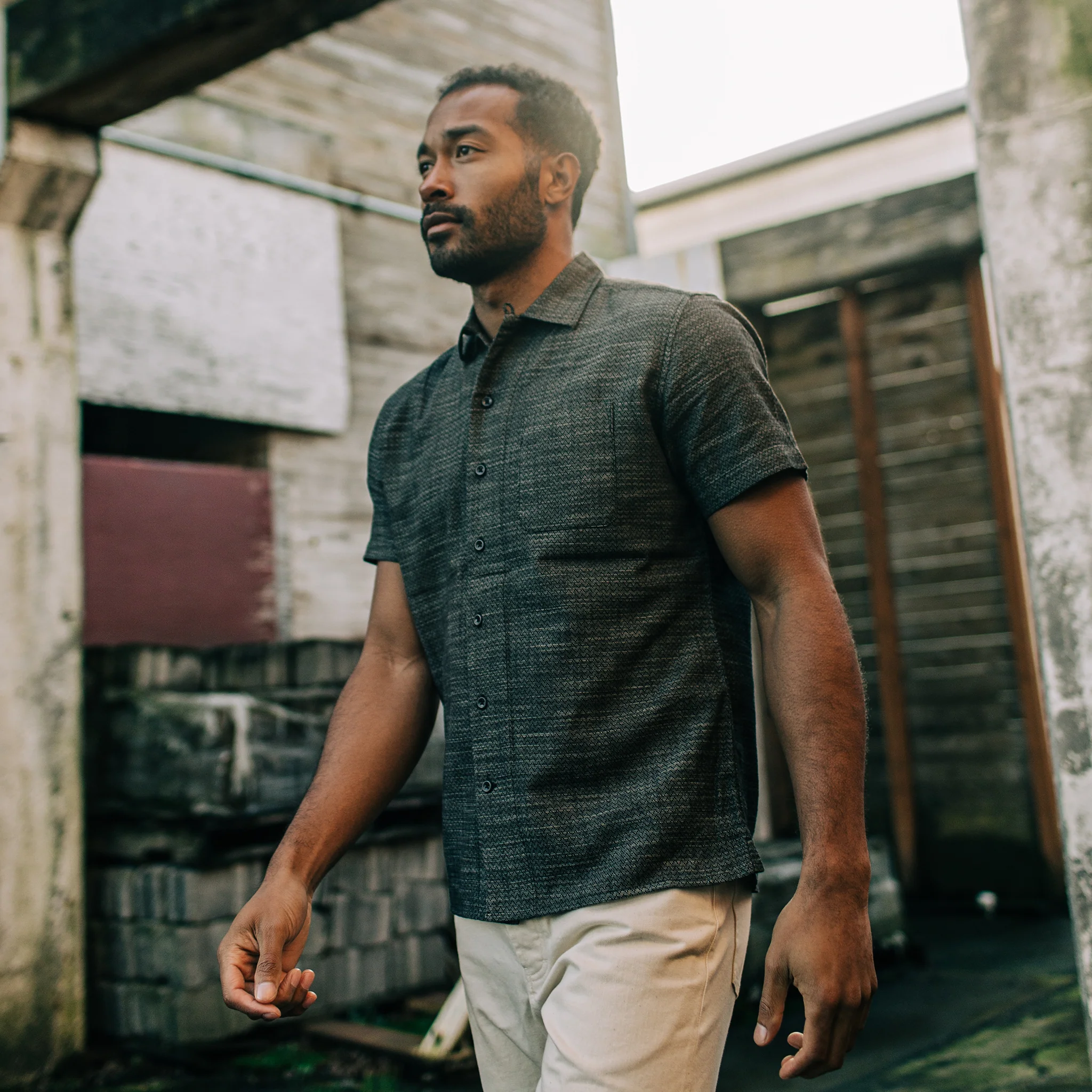 The Short Sleeve Hawthorne in Navy Wave - Image 4