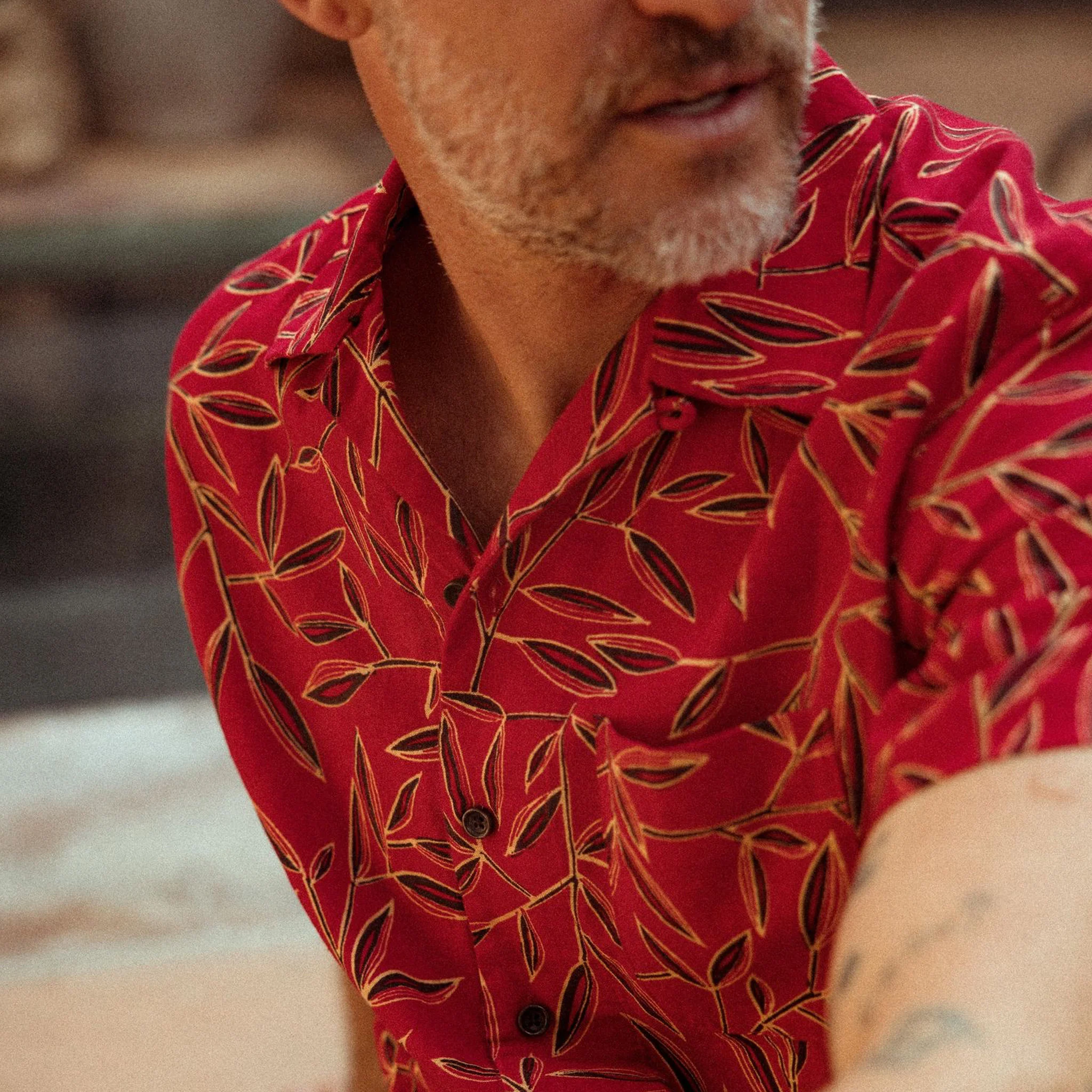 The Short Sleeve Hawthorne in Scarlet Thatch - Image 3