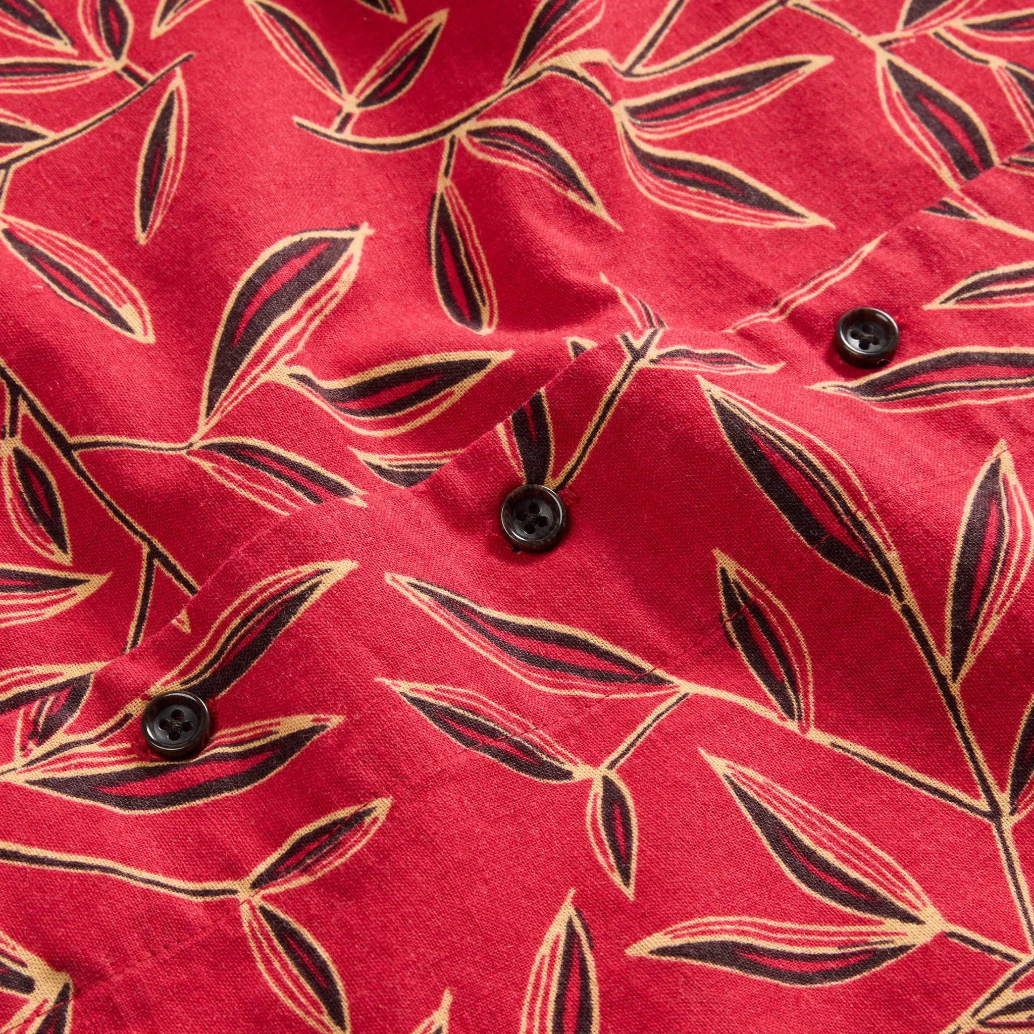 The Short Sleeve Hawthorne in Scarlet Thatch - Image 6