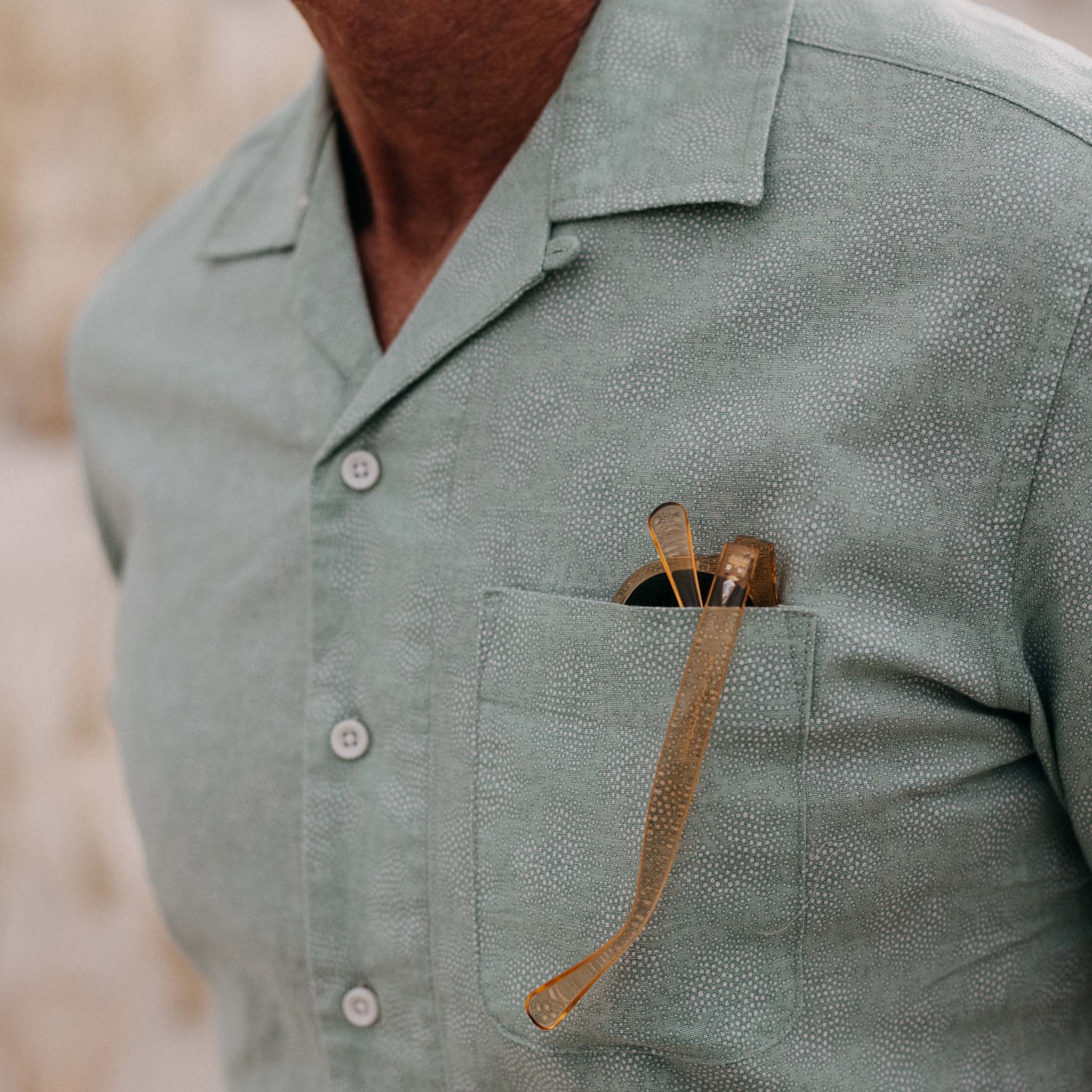The Short Sleeve Hawthorne in Sea Moss Floral - Image 3