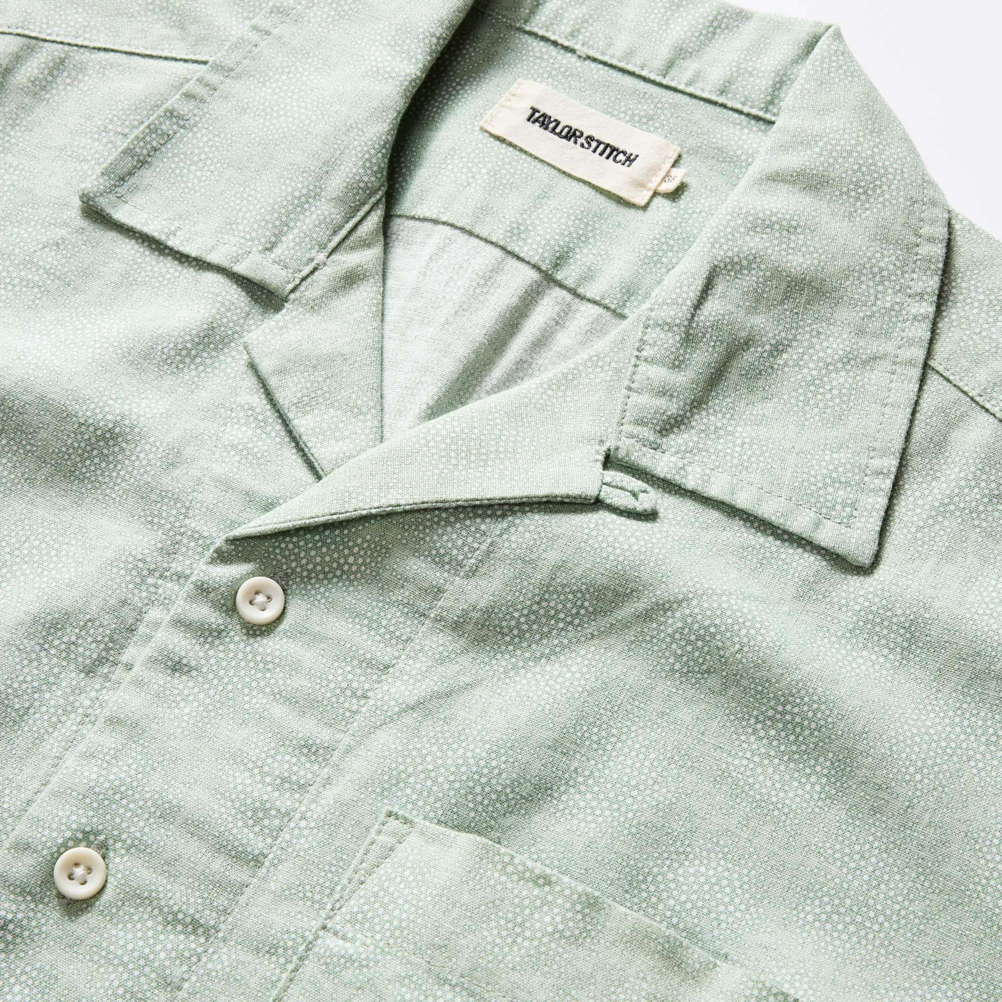 The Short Sleeve Hawthorne in Sea Moss Floral - Image 5