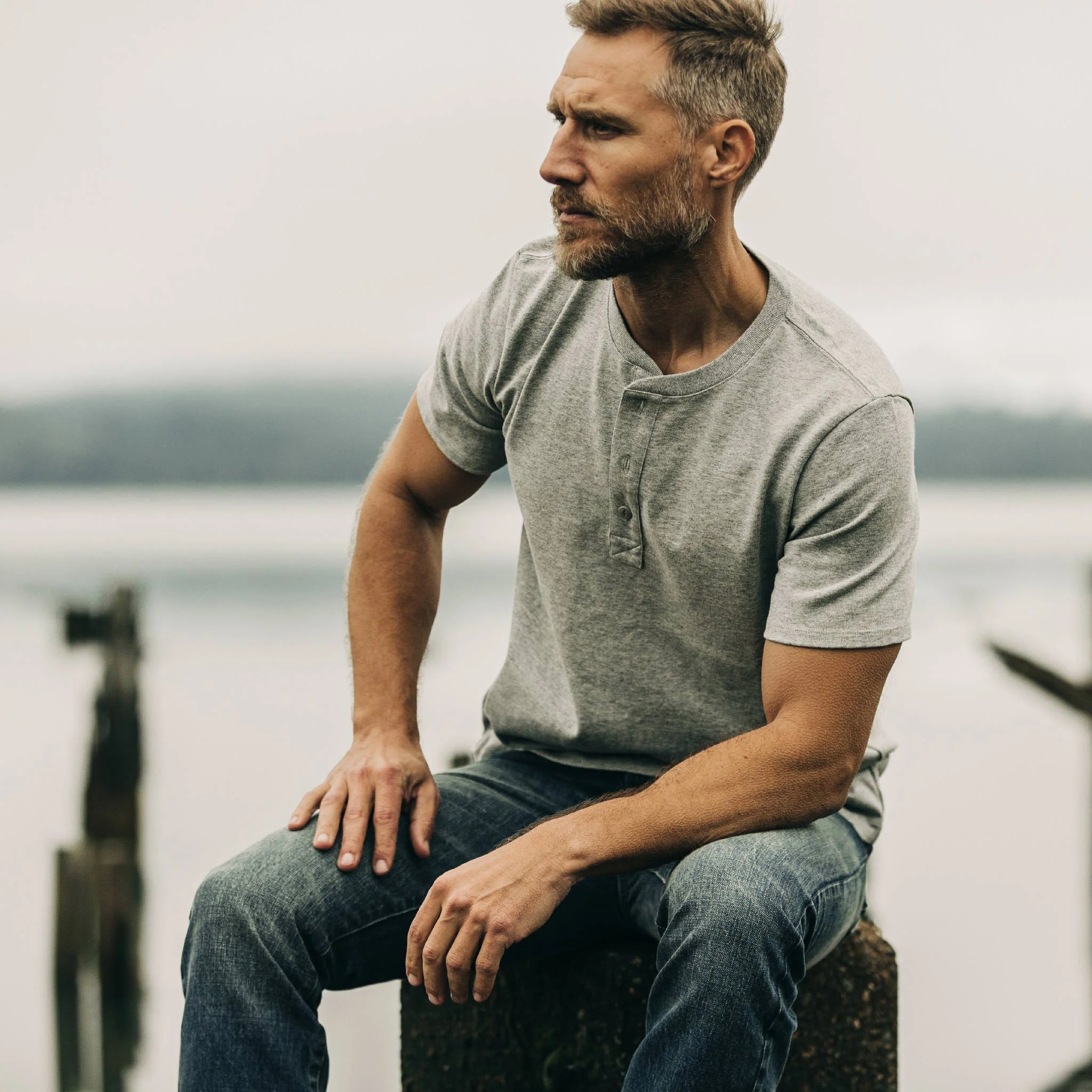 The Short Sleeve Heavy Bag Henley in Aluminum - Image 4