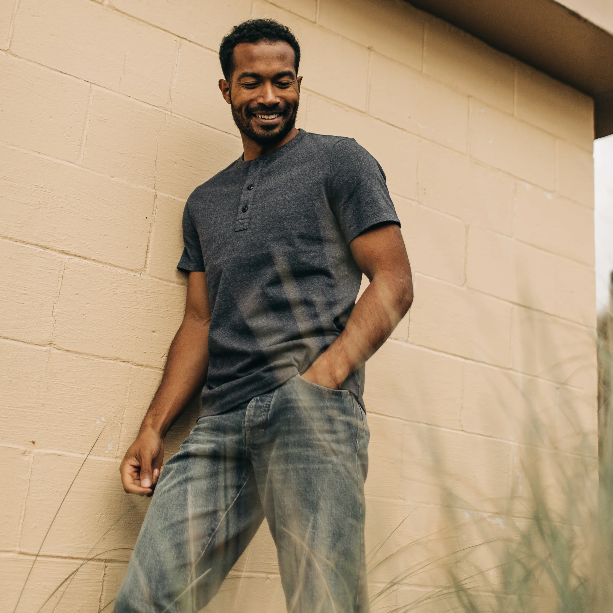 The Short Sleeve Heavy Bag Henley in Dark Navy - Image 2